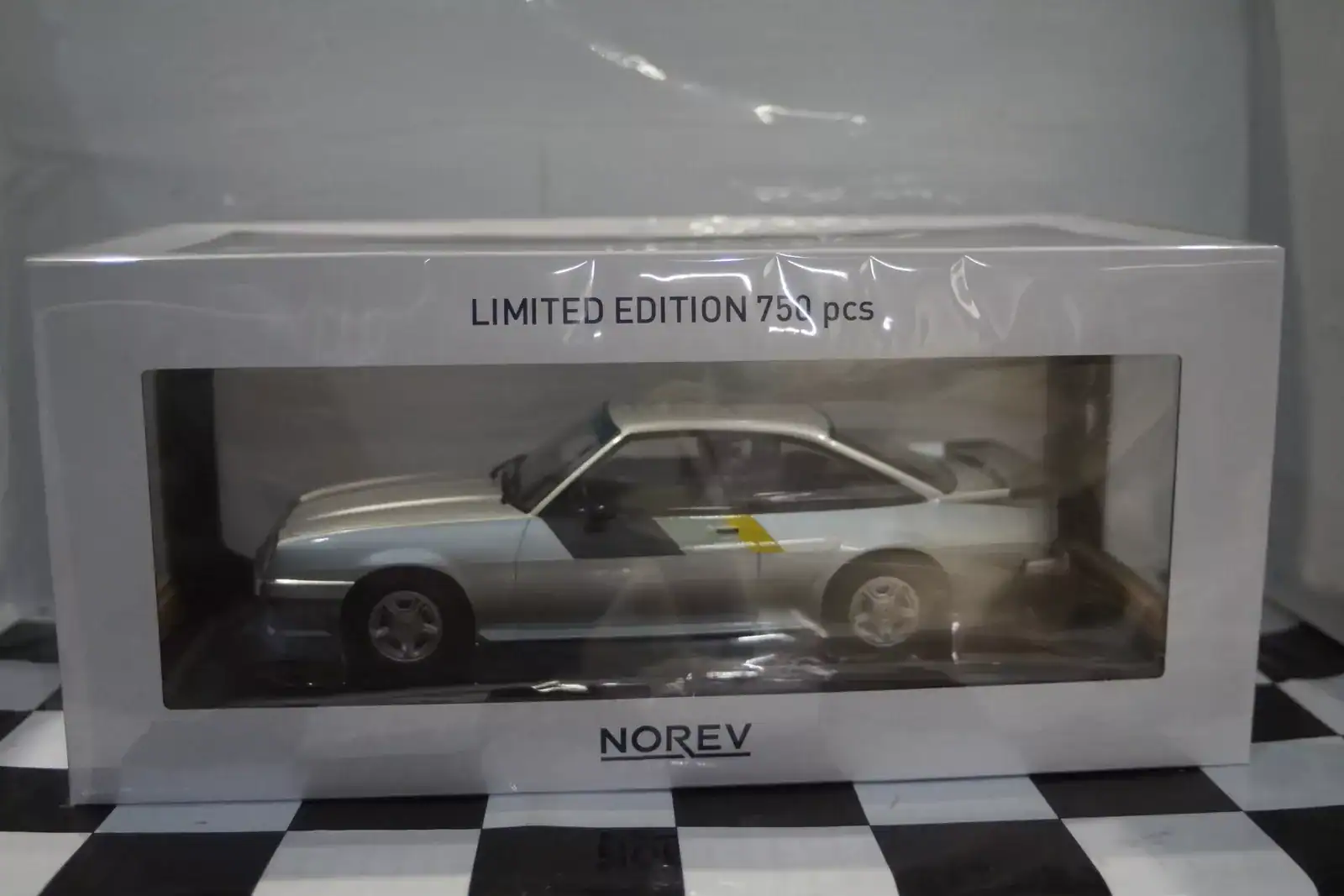Norev opel manta i240 silver 1985  1:18 scale 183301 ltd