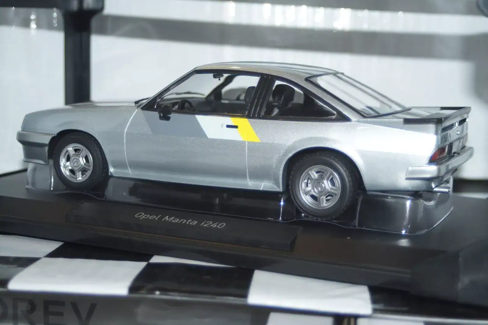 Norev opel manta i240 silver 1985  1:18 scale 183301 ltd