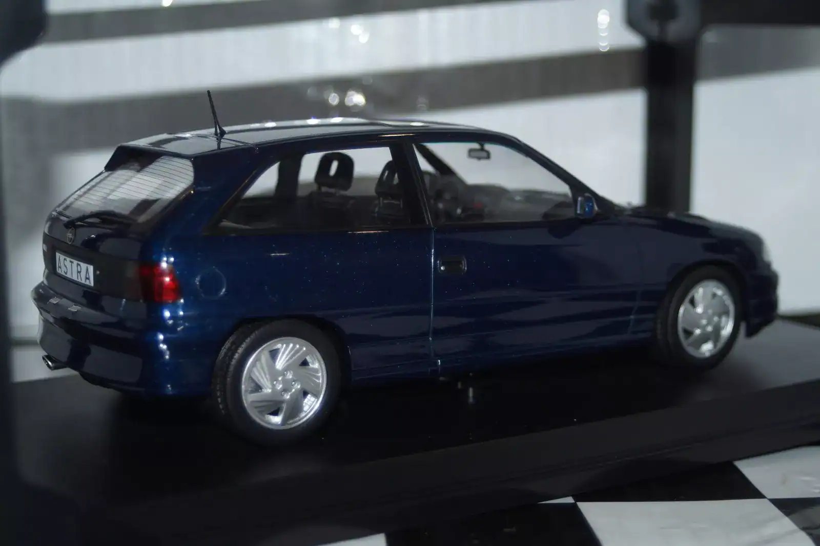 Norev vauxhall opel astra mk3 gsi 1992 blue 1:18 scale 183670