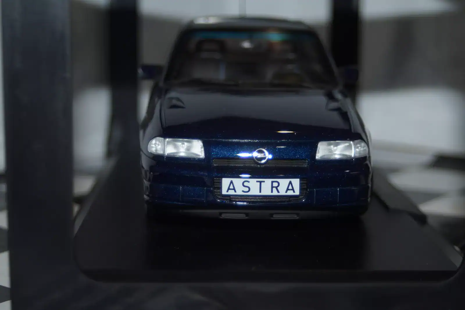 Norev vauxhall opel astra mk3 gsi 1992 blue 1:18 scale 183670