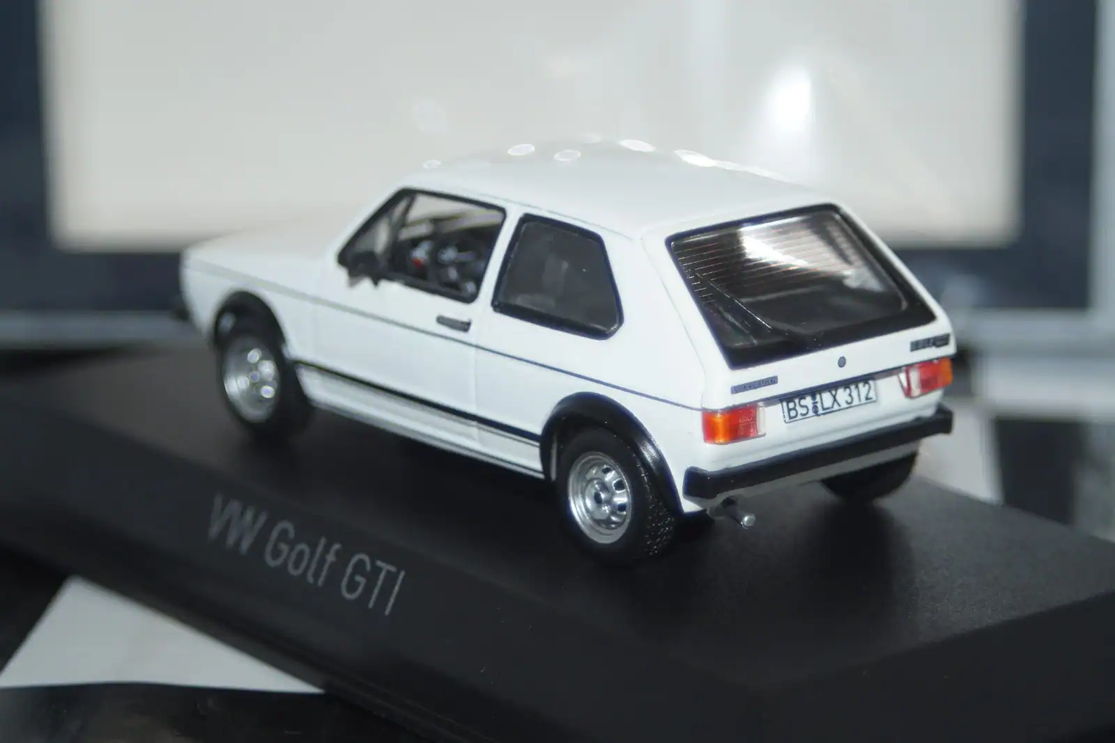 Norev volkswagen golf gti 3 door 1976 white 1:43 diecast 840048