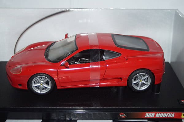Hotwheels ferrari 360 modena red 1:18th 25736