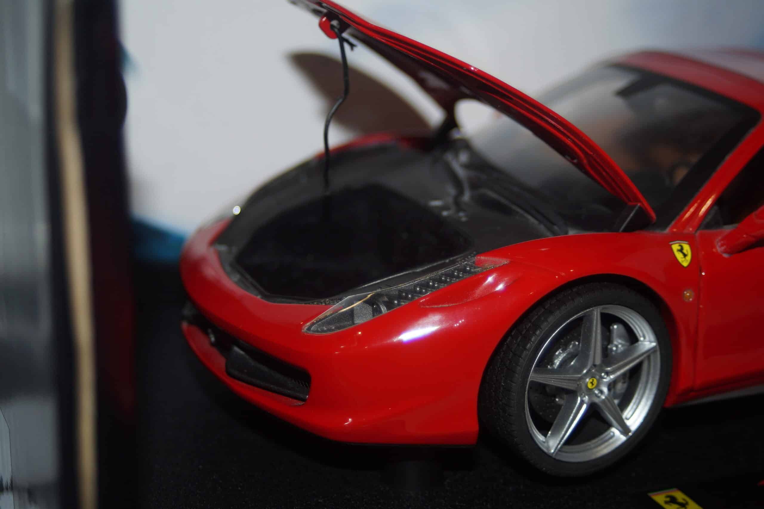 Hotwheels ferrari 458 italia red 1:18th p9893