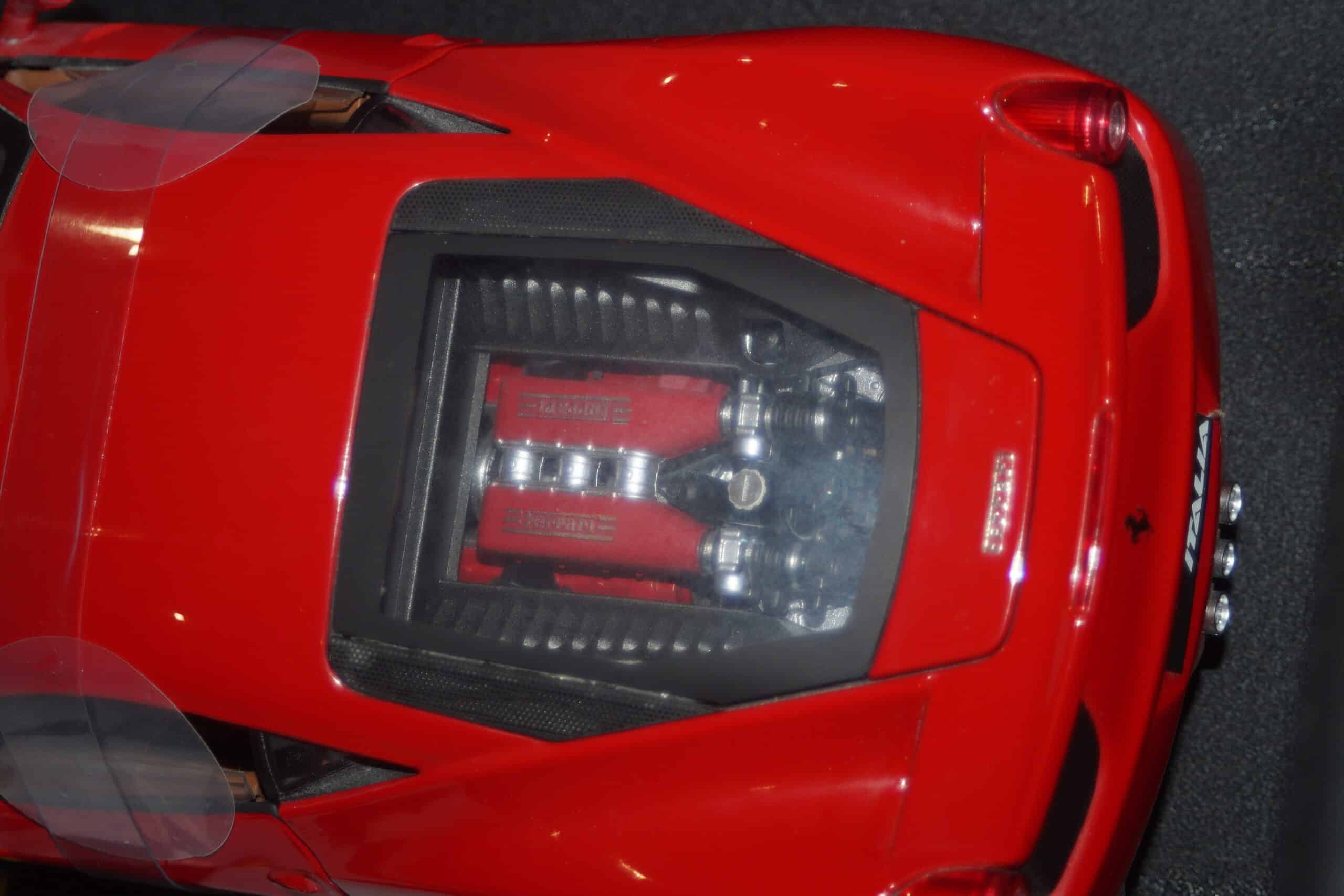 Hotwheels ferrari 458 italia red 1:18th p9893