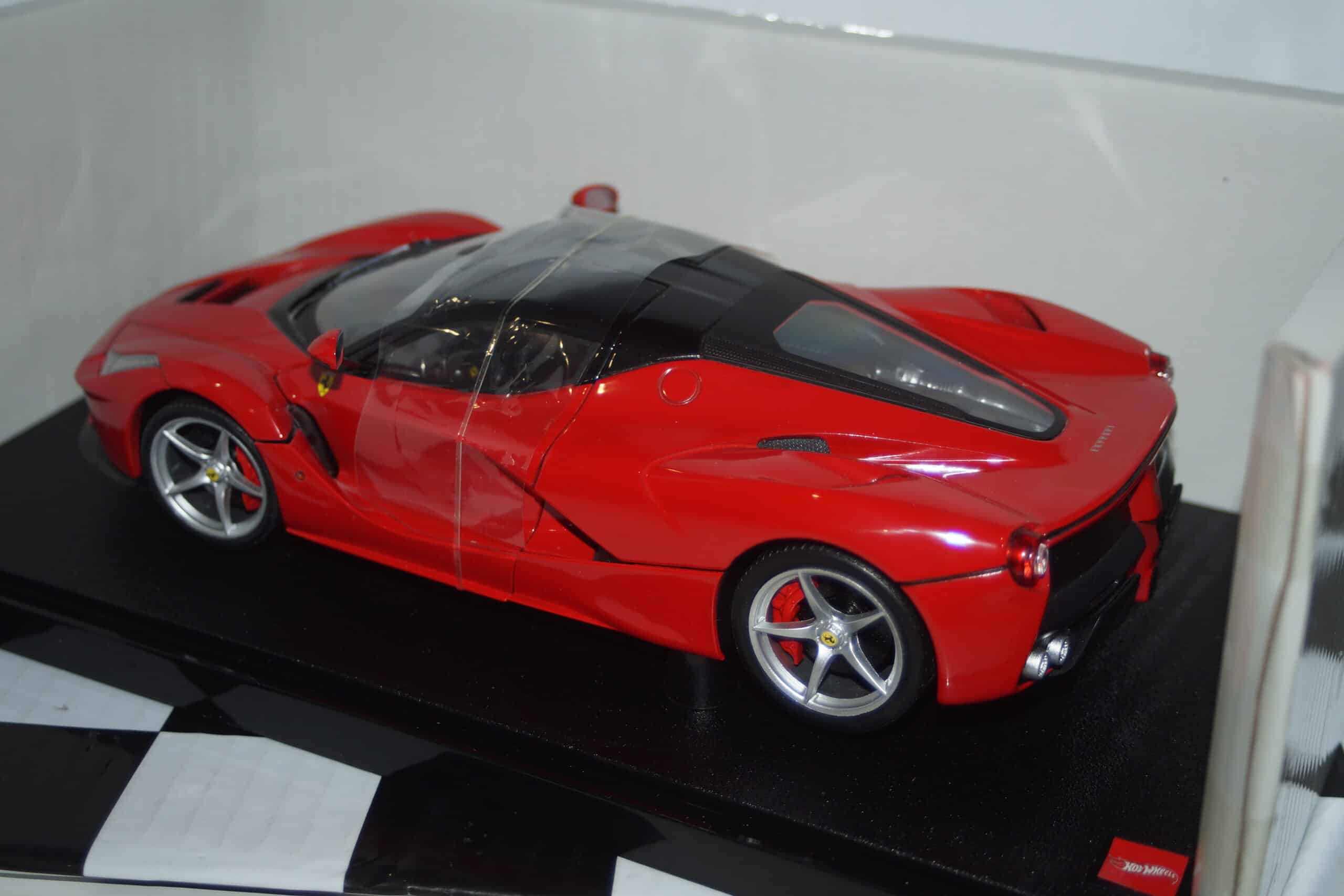 Hotwheels ferrari testarossa red 1:18th j2927-0510