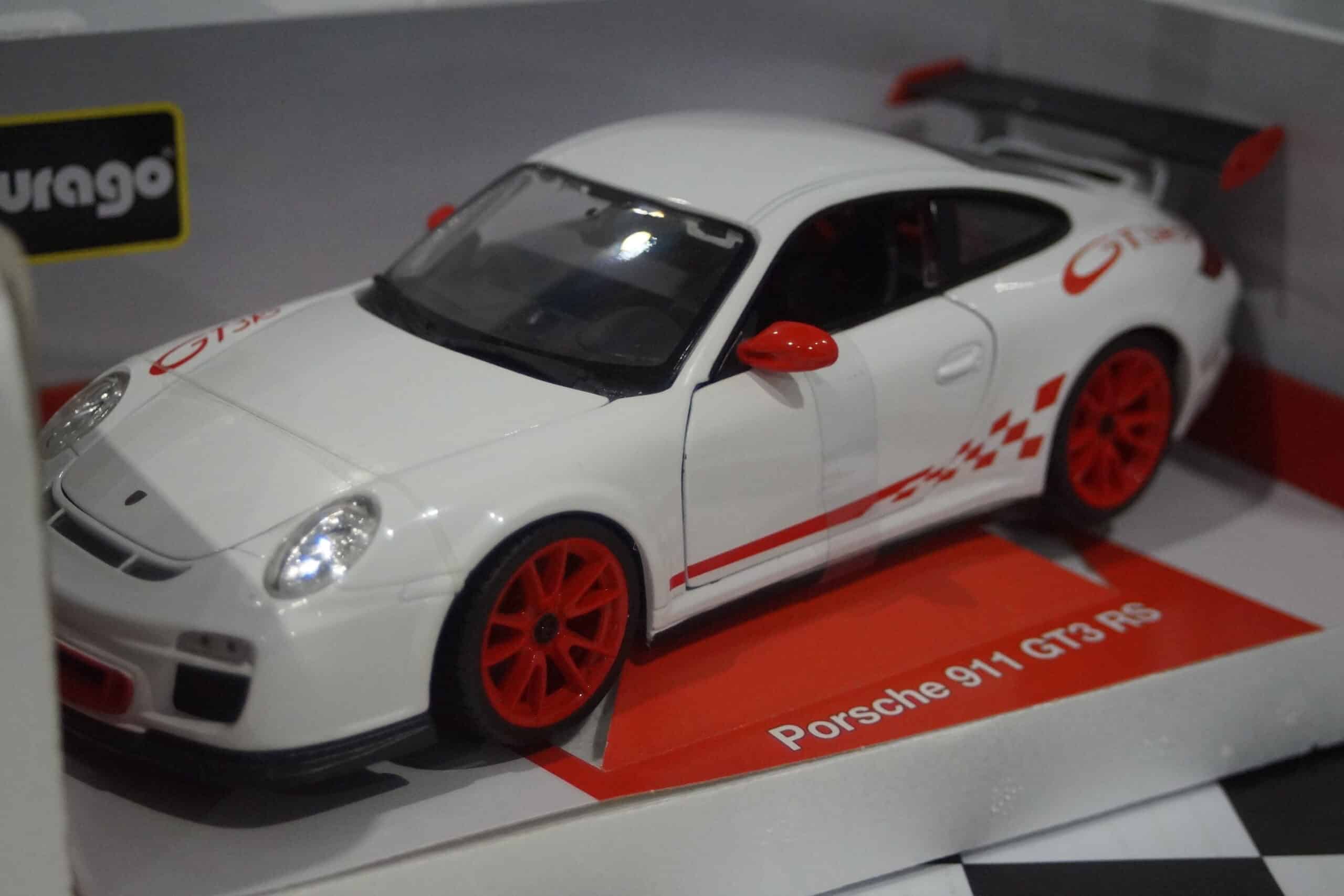 Burago porsche 911 gt3 rs 1:18 scale ref 11034