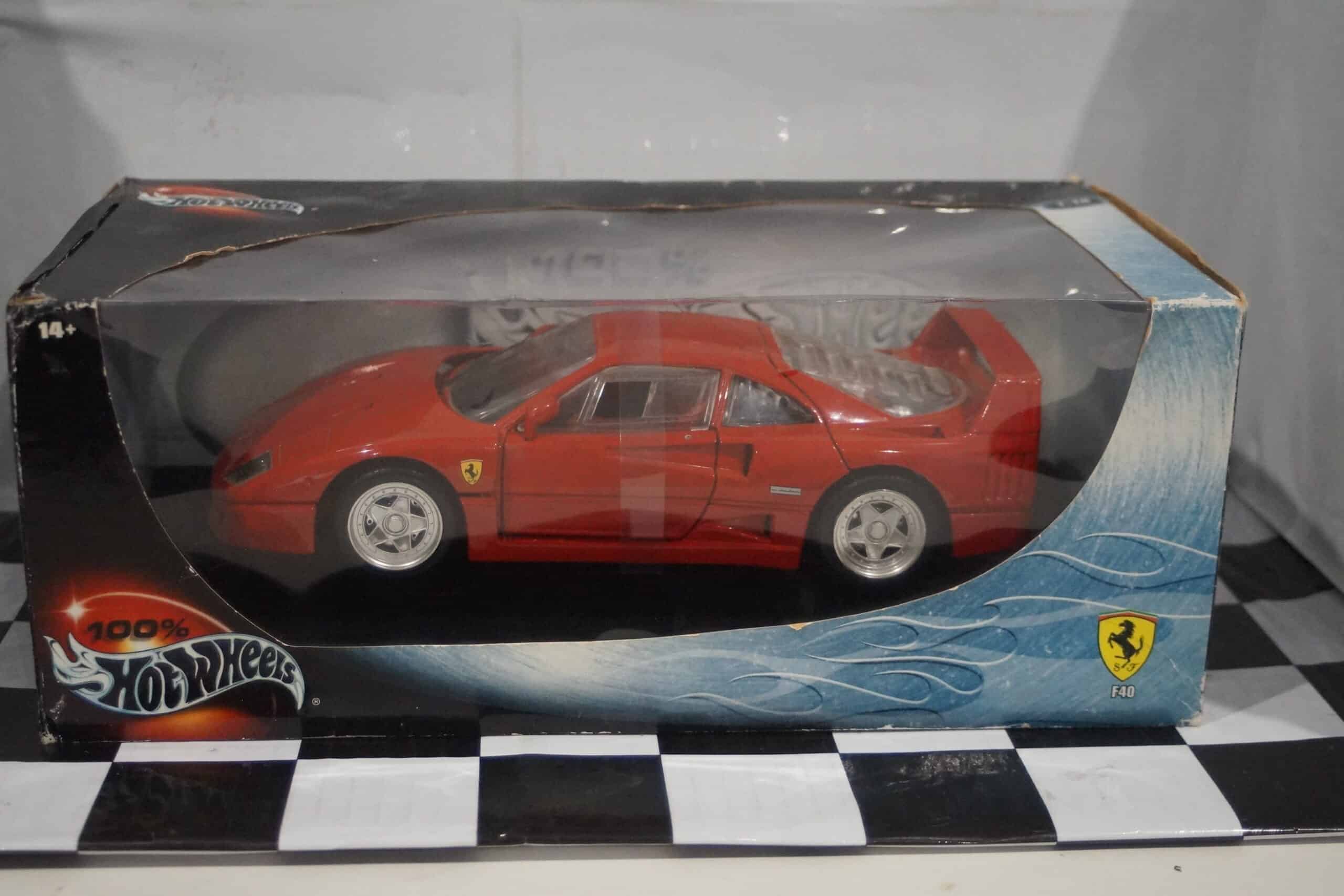 Hotwheels ferrari f40 red 1:18th ref 23911