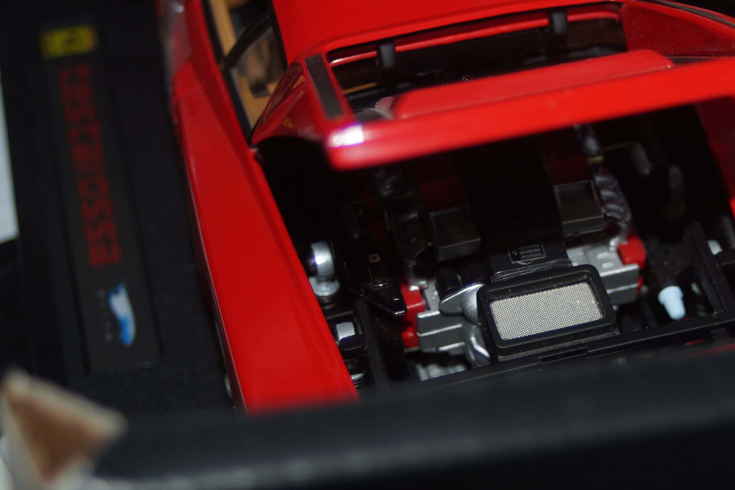 Hotwheels ferrari testarossa red 1:18th j2927-0510