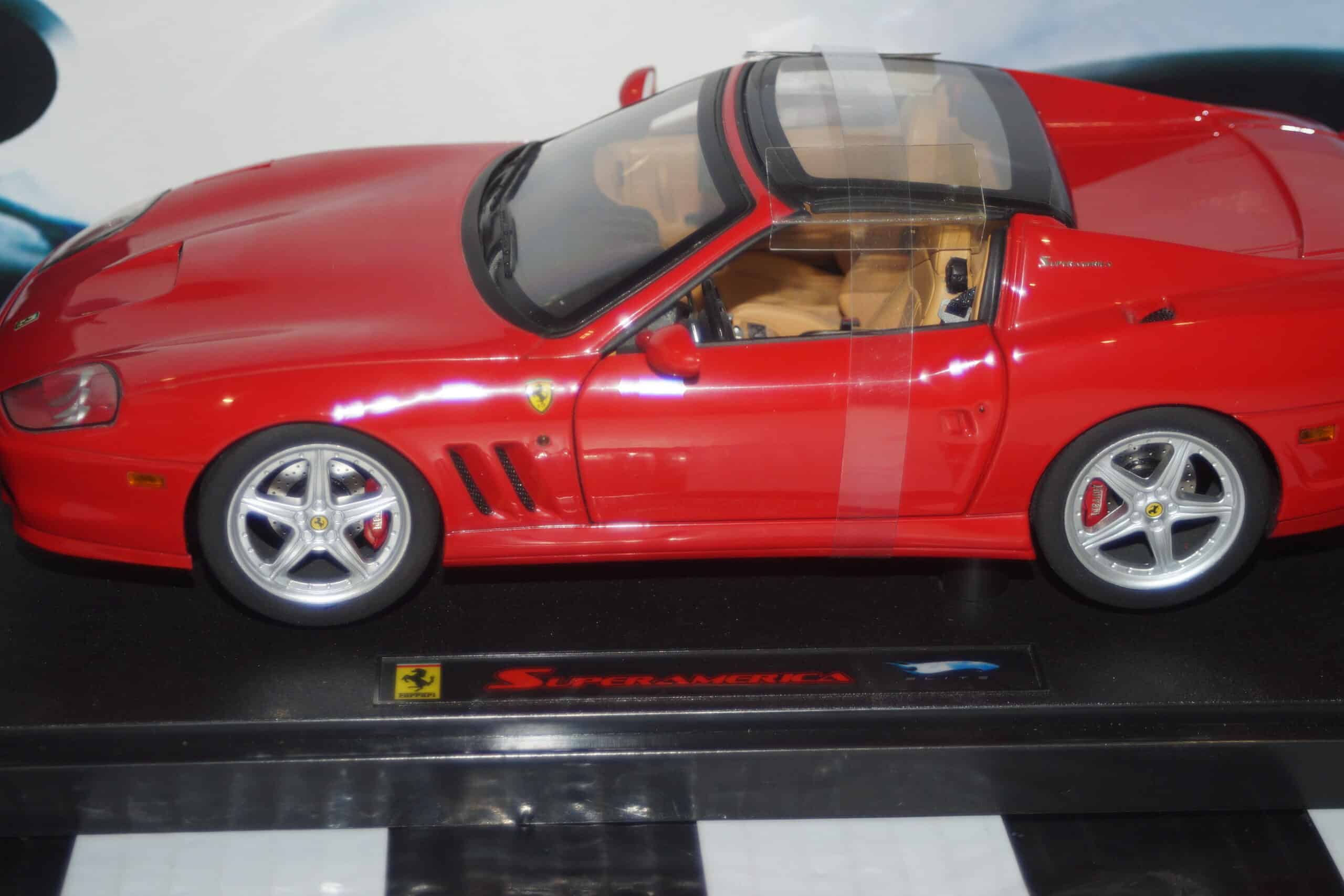 Hotwheels ferrari superamerica red 1:18th ref j2921-0510