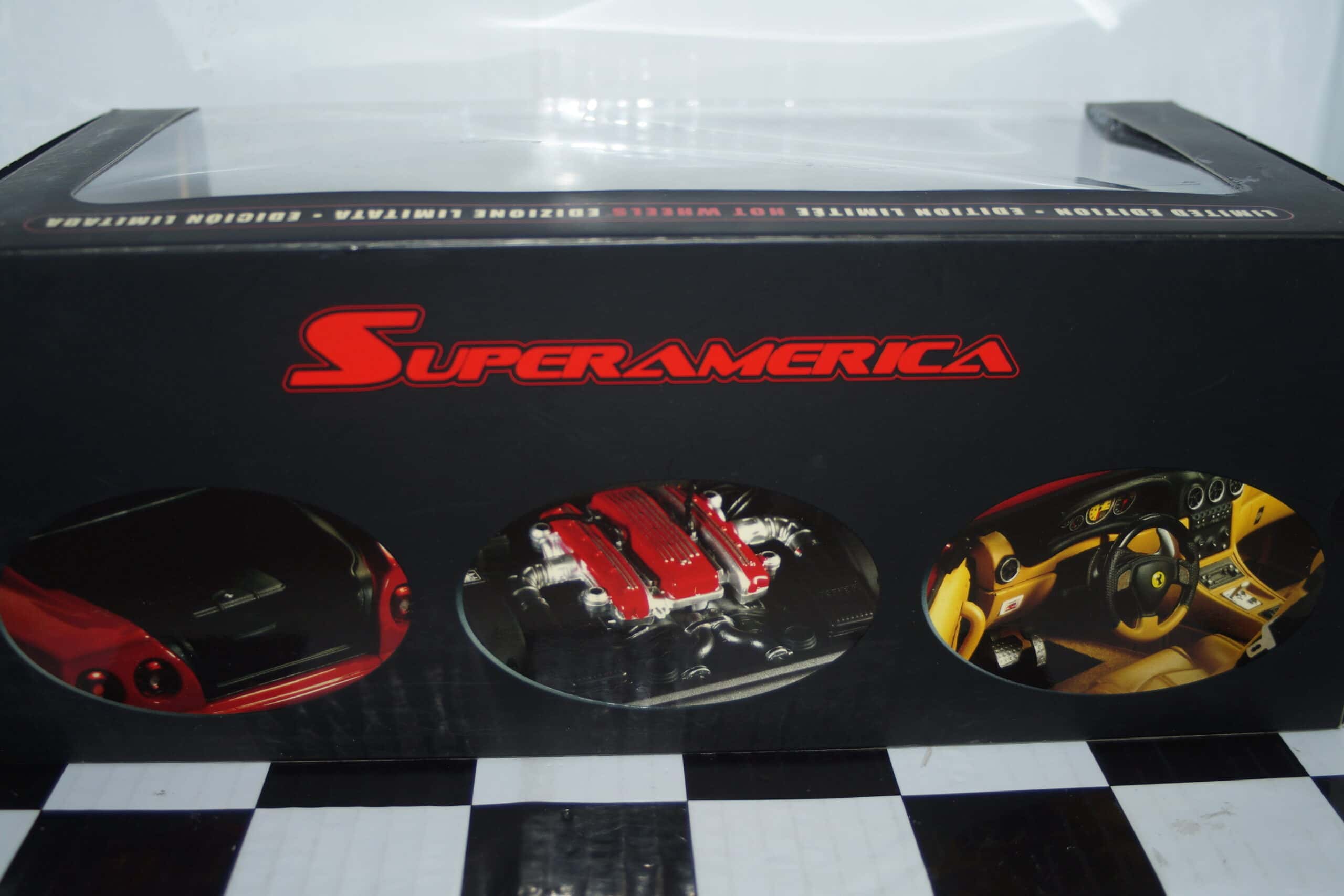 Hotwheels ferrari superamerica red 1:18th ref j2921-0510
