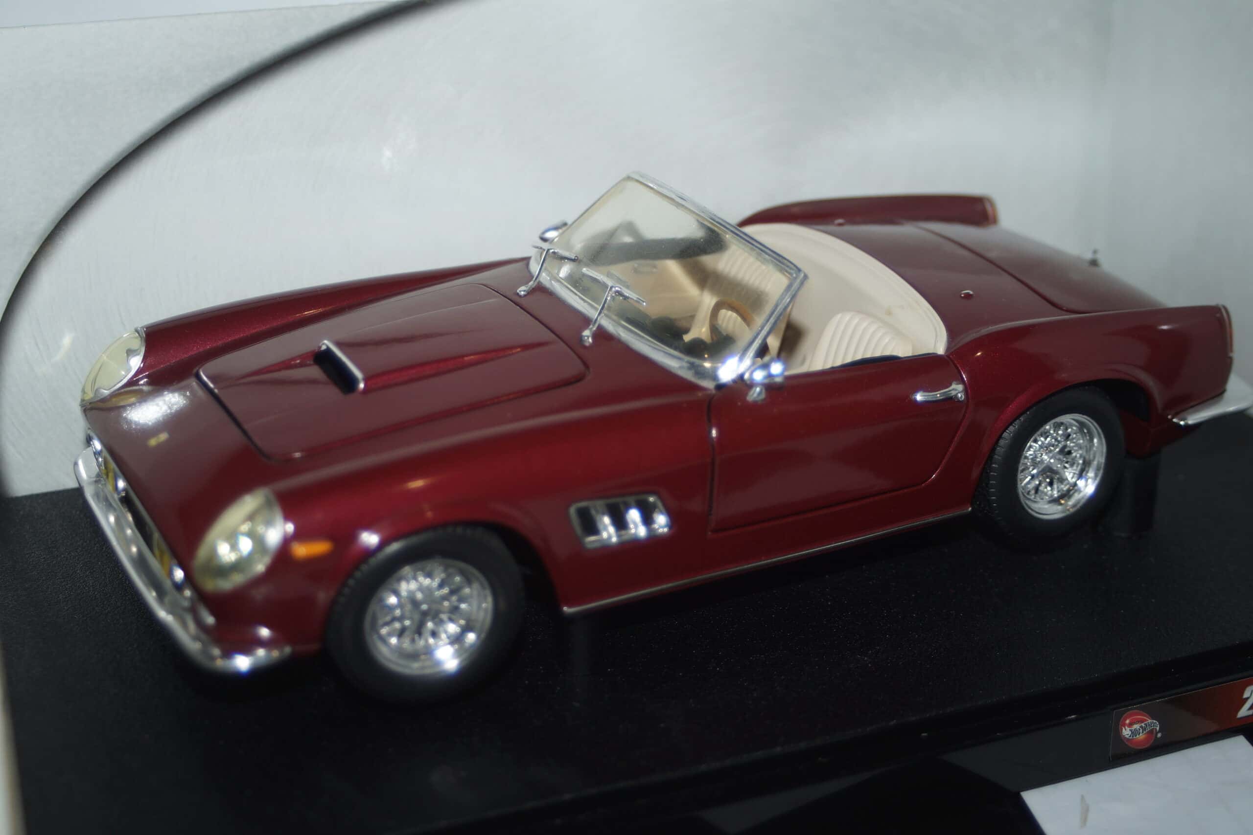 Hotwheels ferrari 250 gt california spider maroon 1:18th ref 25727