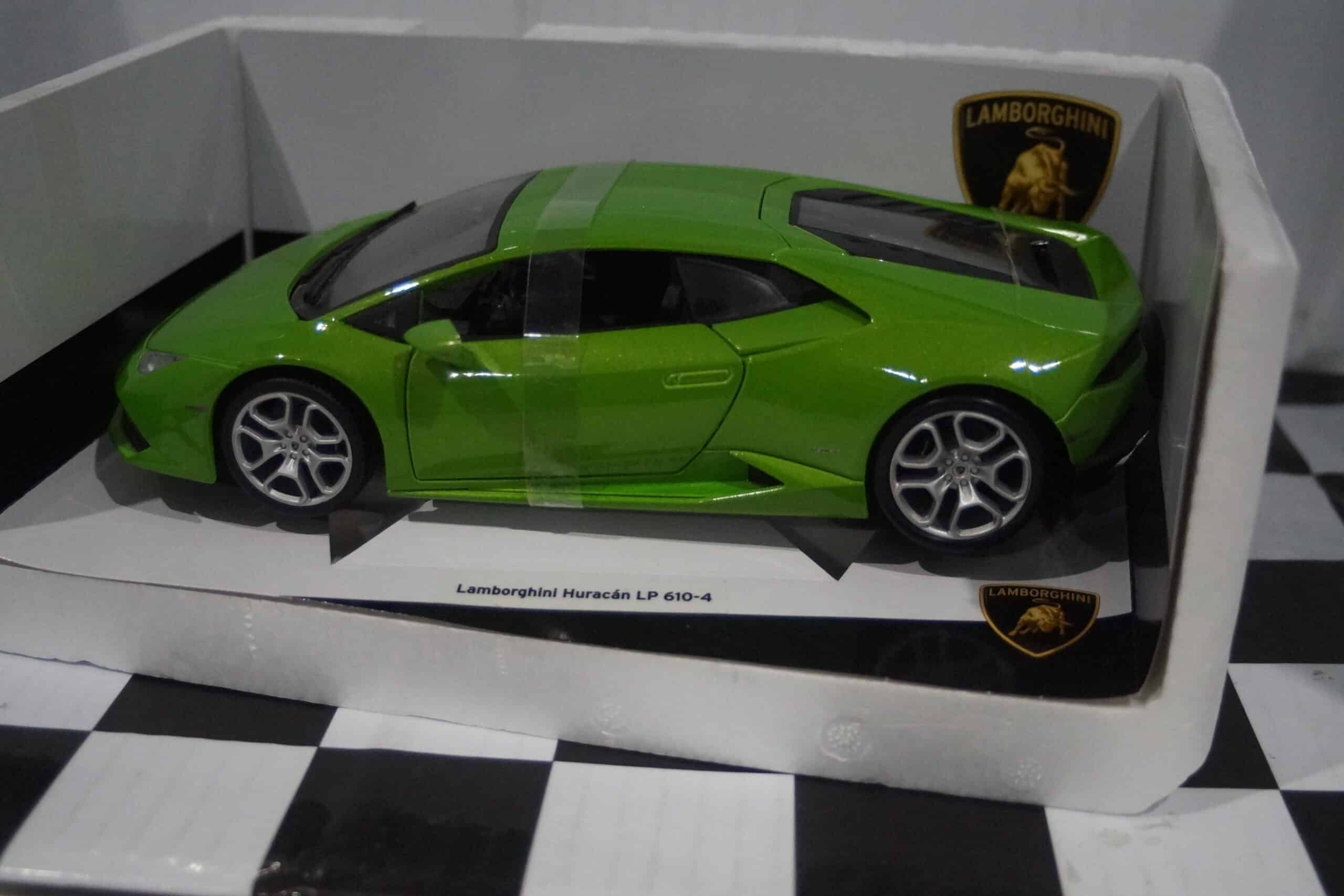 Burago lamborghini huracan lp 610-4 in green 1:18 scale ref 11038