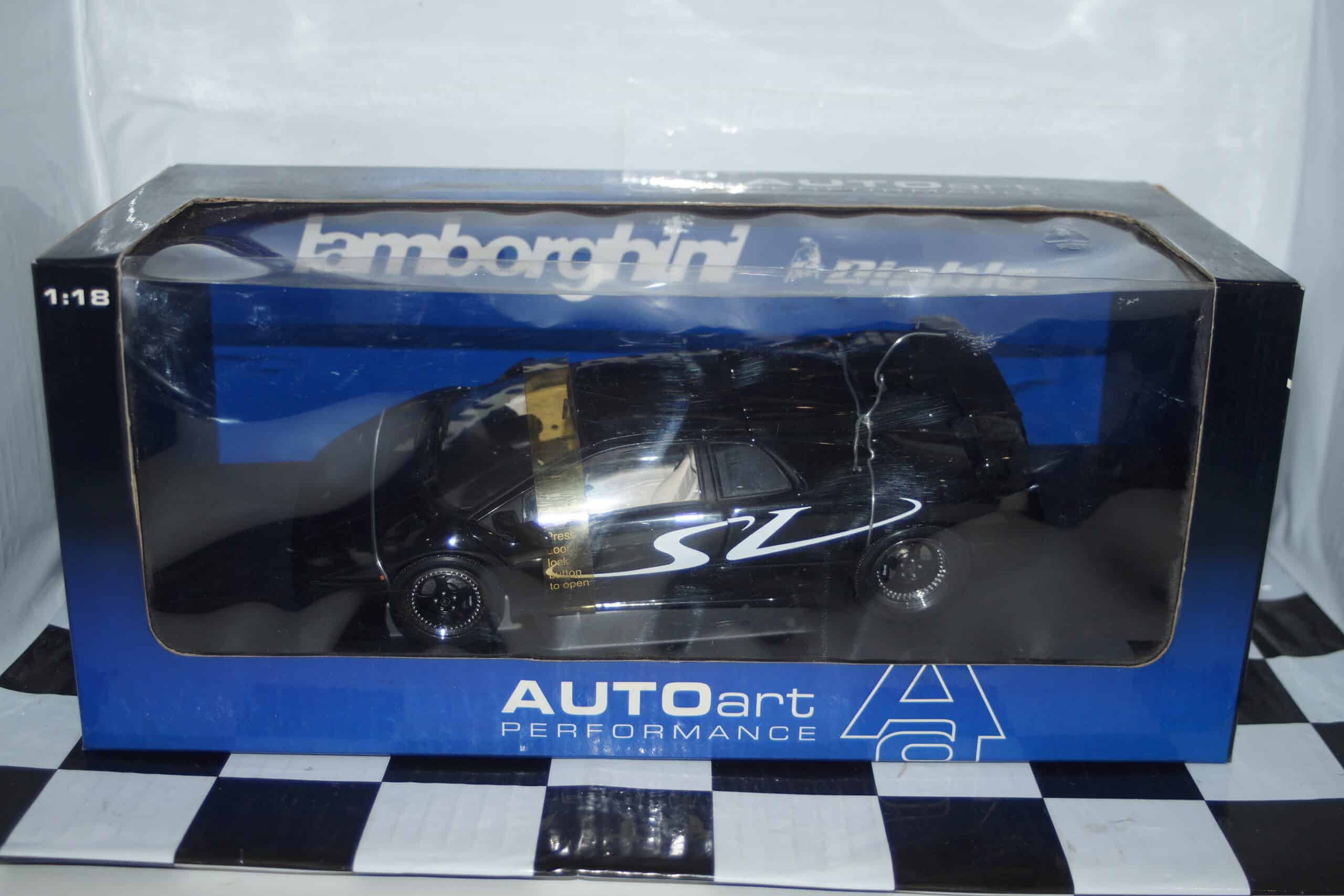 Autoart lamborghini diablo sv black opening features 1:18 scale 70081