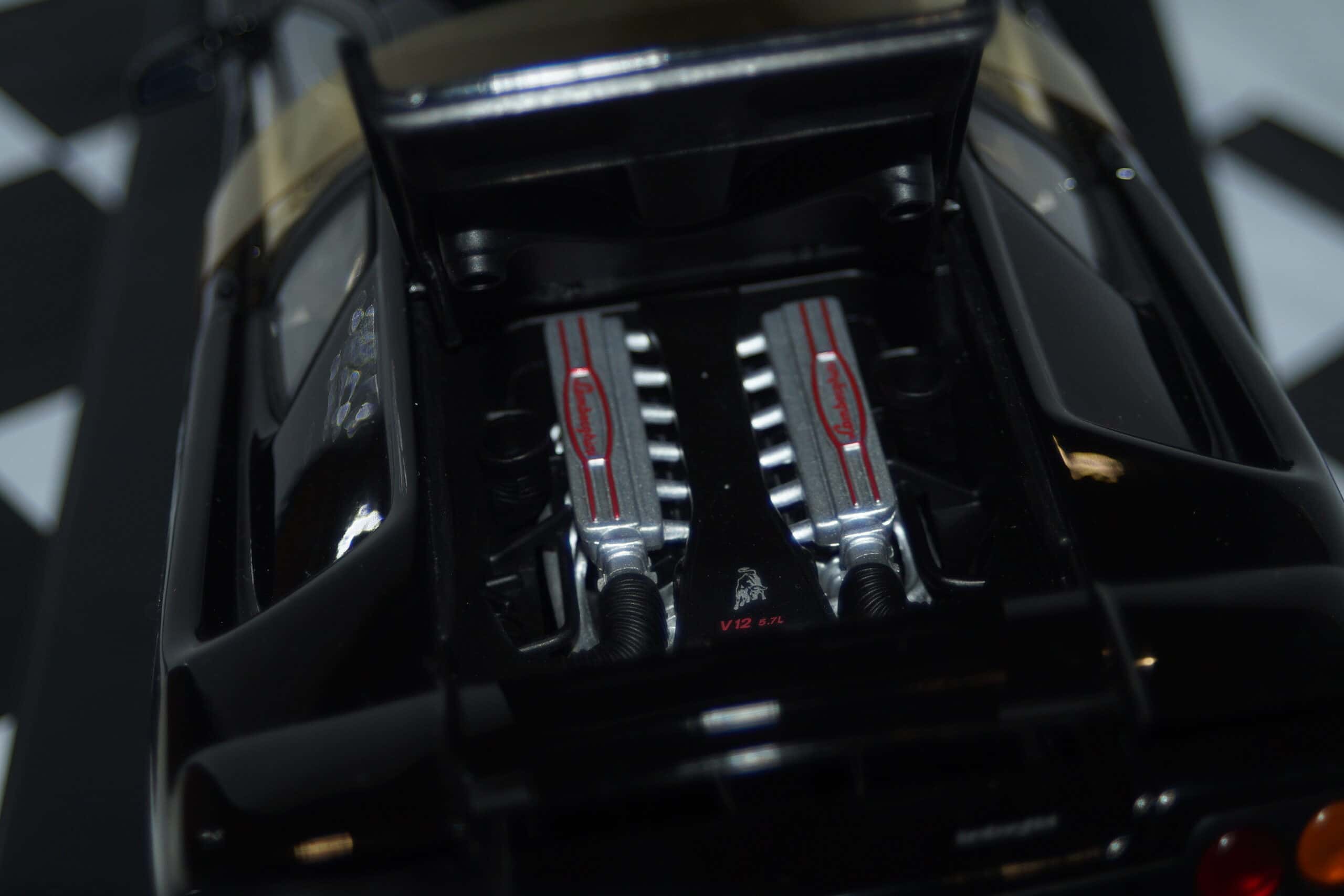 Autoart lamborghini diablo sv black opening features 1:18 scale 70081