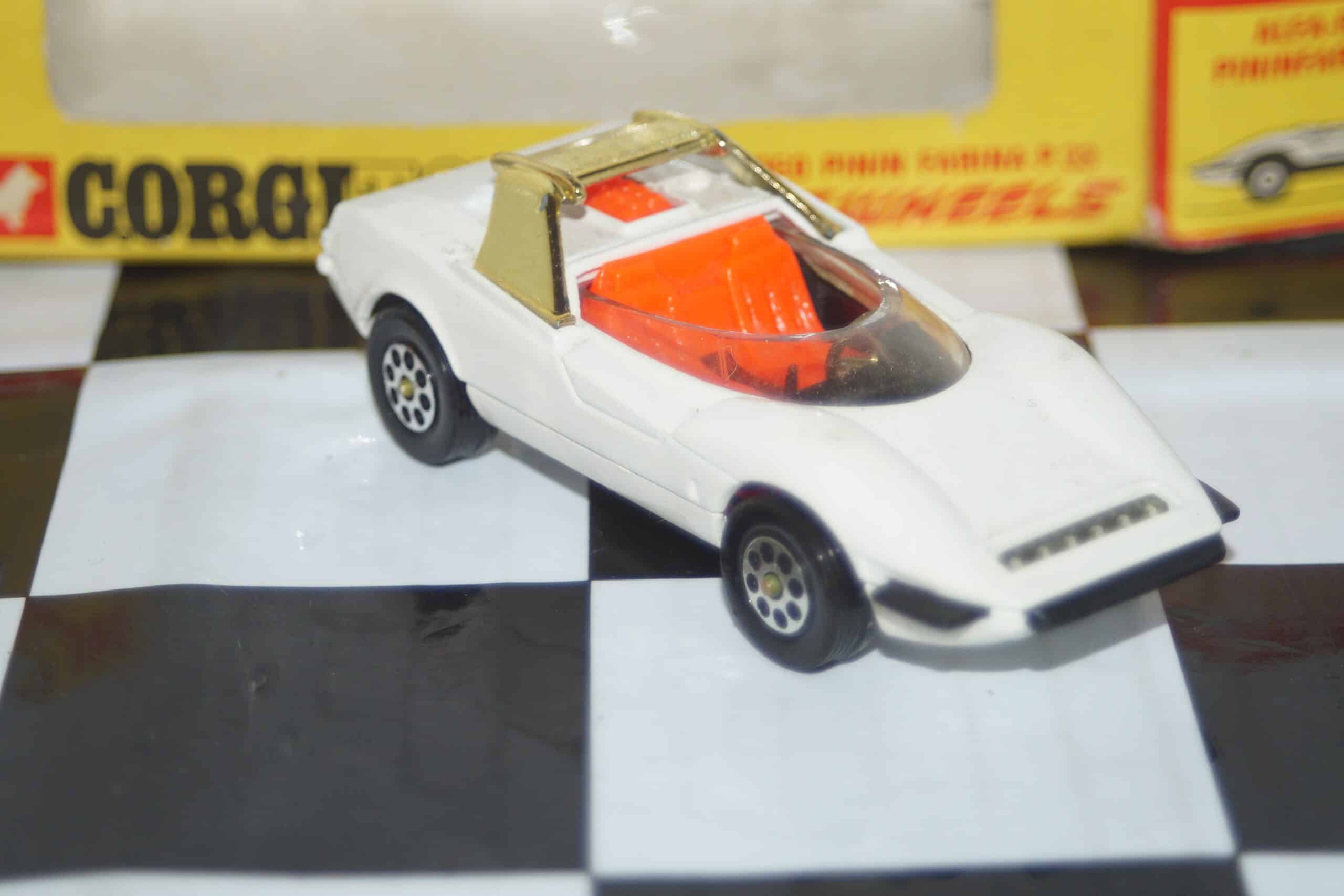 Corgi whizzwheels alfa romeo pinin farina p.33 ref 380 1:32nd