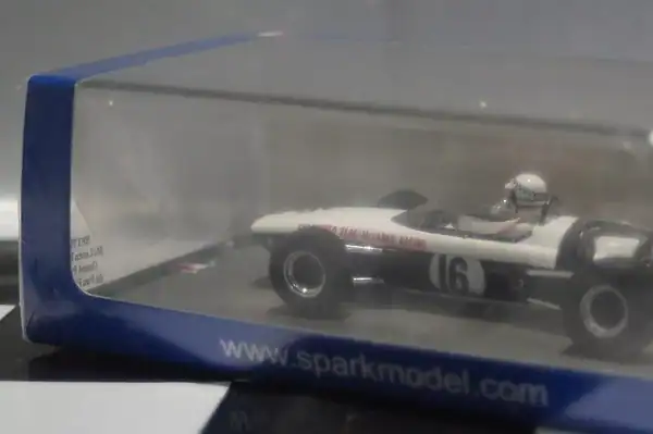 Spark mclaren m4a grand prix p de pau f2 #16 lawrence 1968 1:43 resin sf179