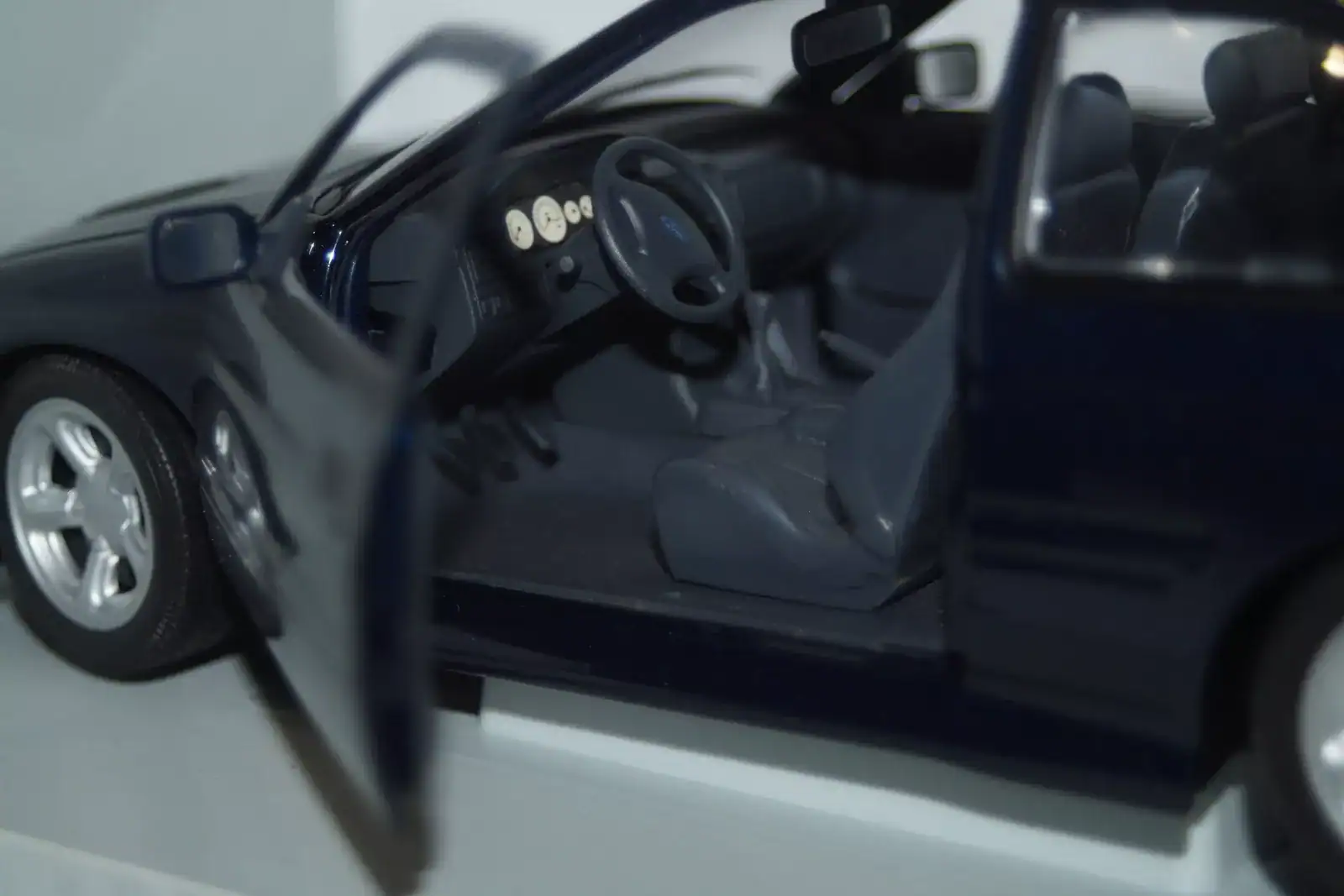 Ut models ford escort cosworth 1992 blue metallic 1:18 180 062101