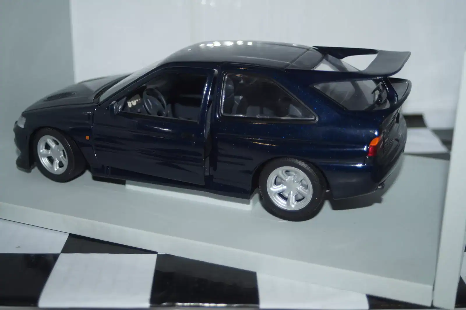 Ut models ford escort cosworth 1992 blue metallic 1:18 180 062101