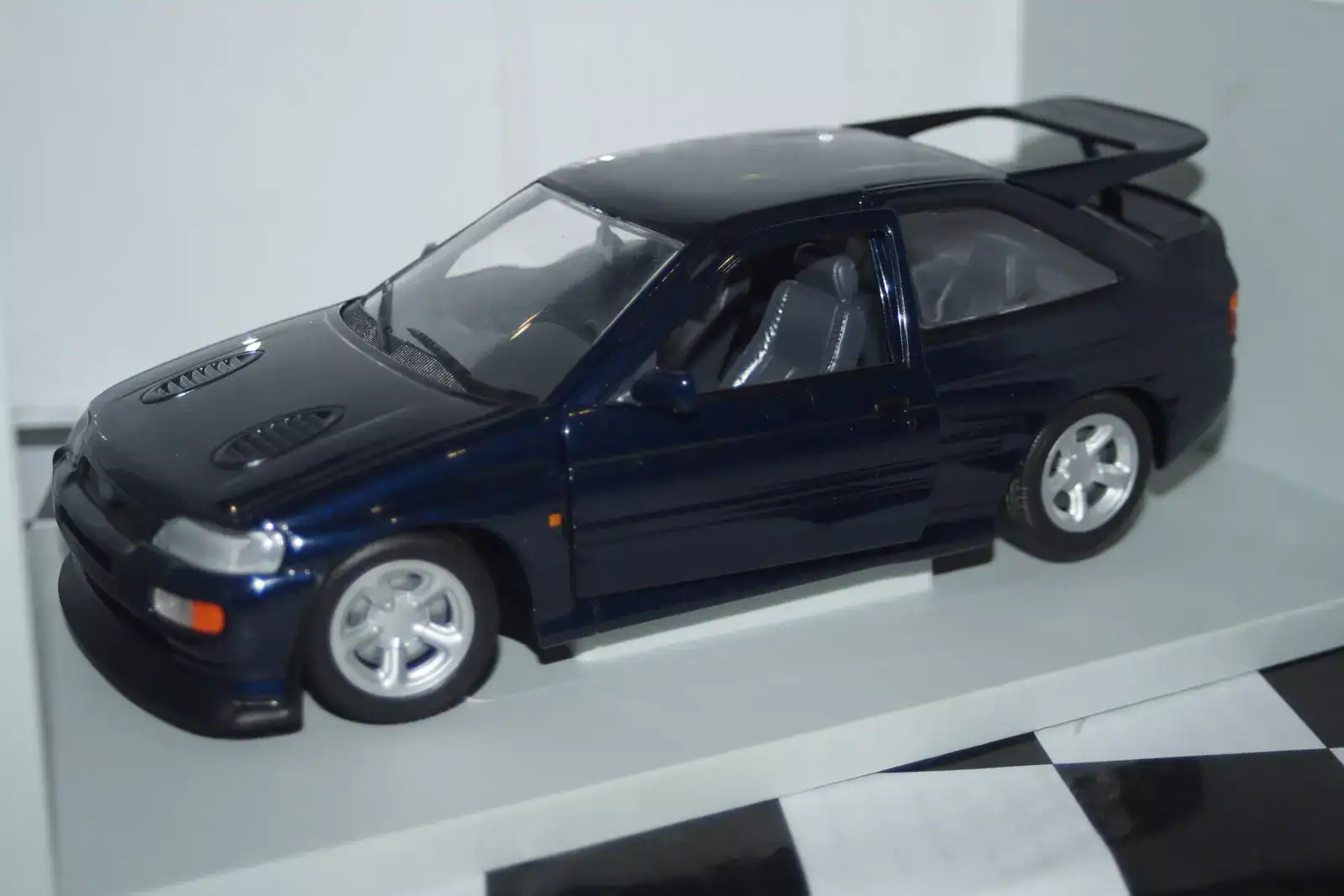 Ut models ford escort cosworth 1992 blue metallic 1:18 180 062101