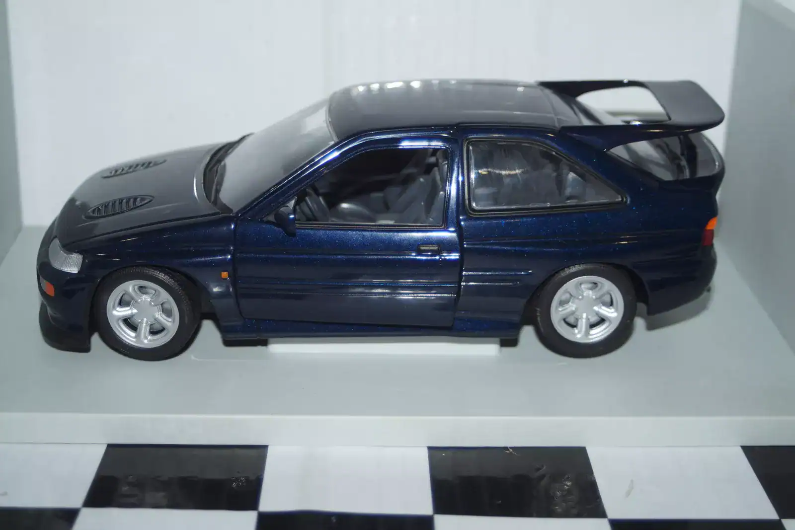 Ut models ford escort cosworth 1992 blue metallic 1:18 180 062101