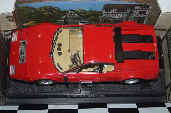 Kyosho ferrari 365 gt4 / bb red 1:18th ref 08173r