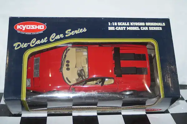 Kyosho ferrari 365 gt4 / bb red 1:18th ref 08173r