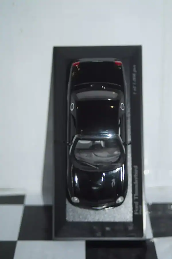 Minichamps ford thunderbird in black 2002 1/43rd 400 082131