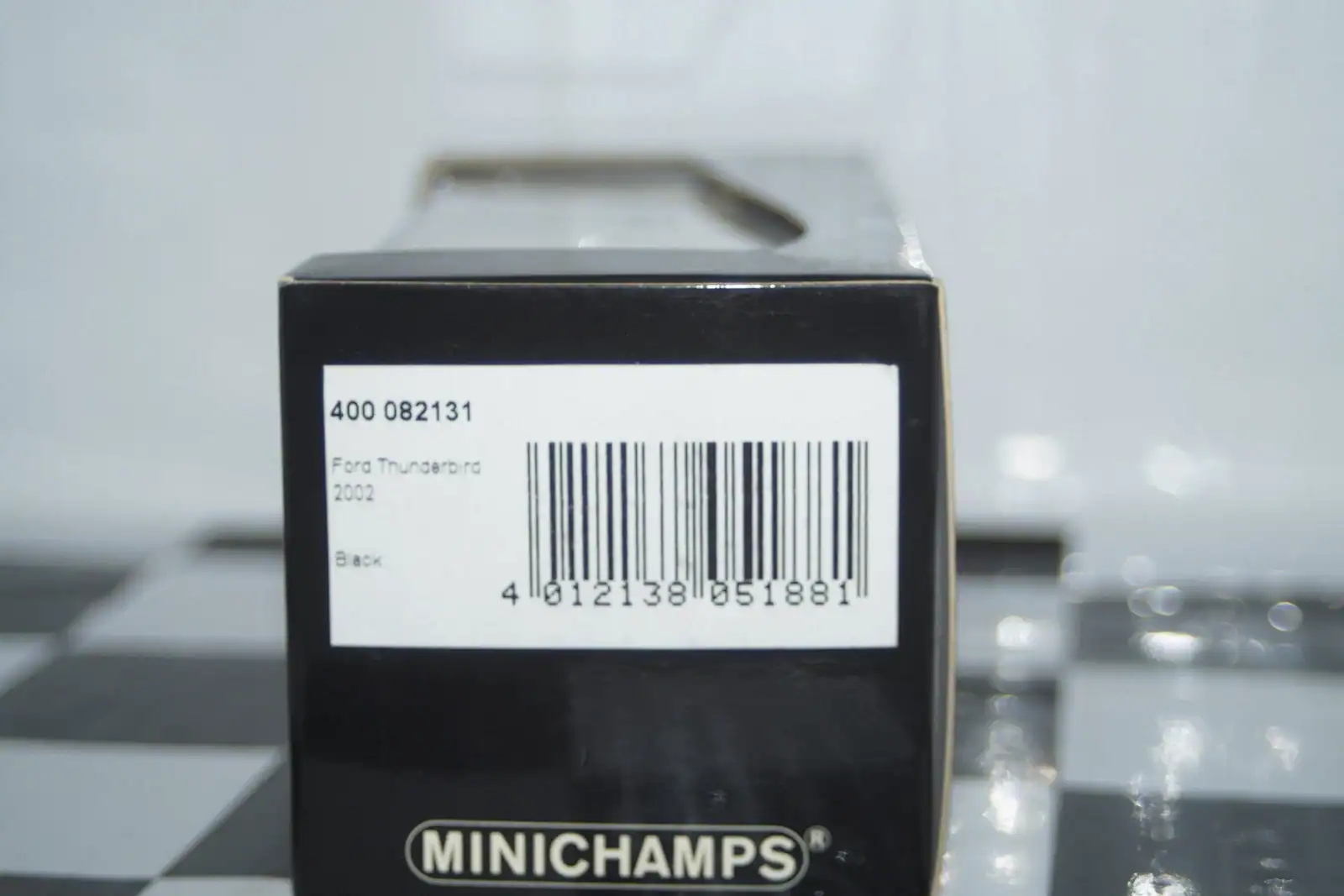 Minichamps ford thunderbird in black 2002 1/43rd 400 082131