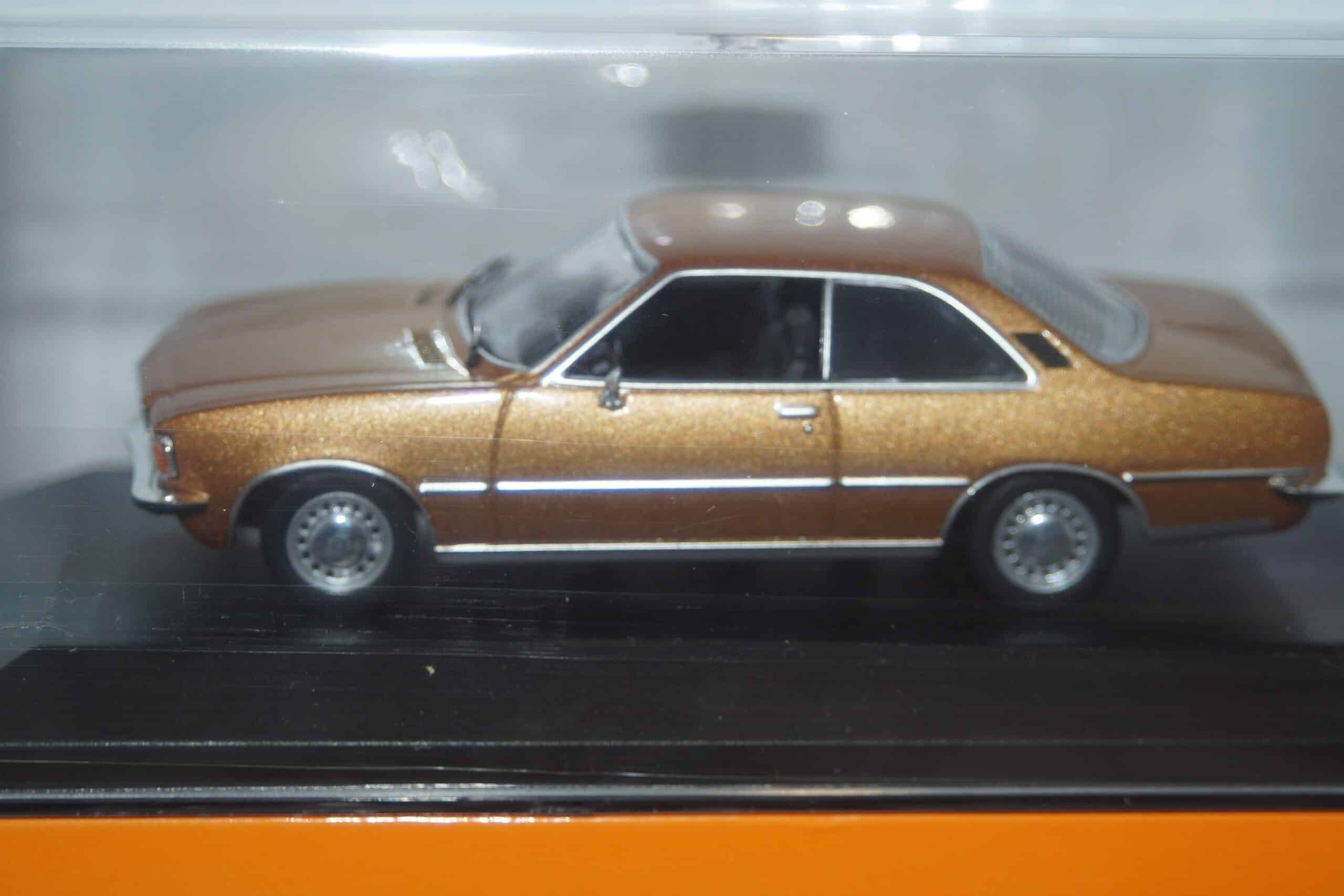 Maxichamps opel rekord d coupe 1975 gold  1:43 940 044020