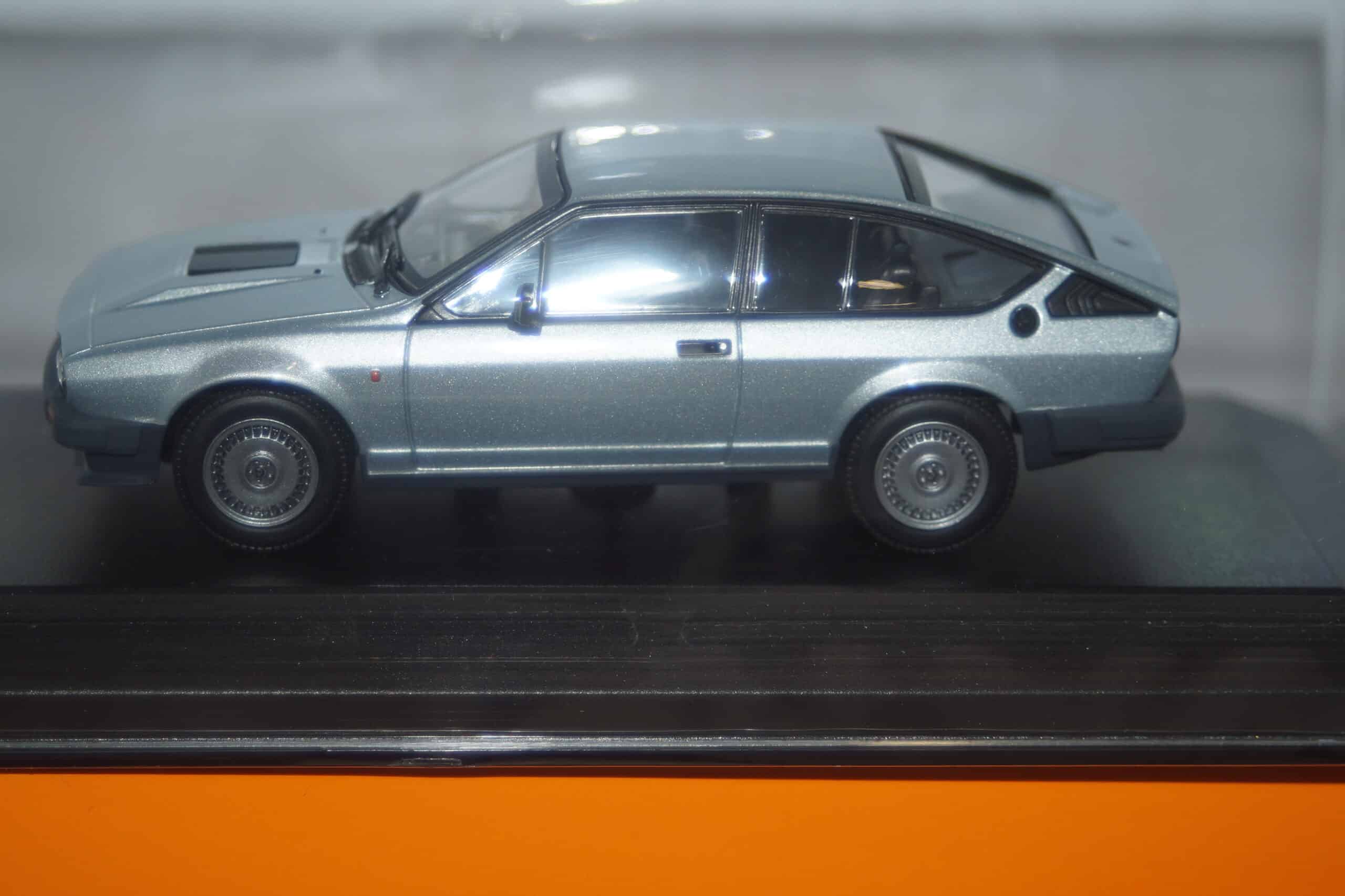 Maxichamps alfa romeo gtv 6 1983 silver 1:43 940 120141