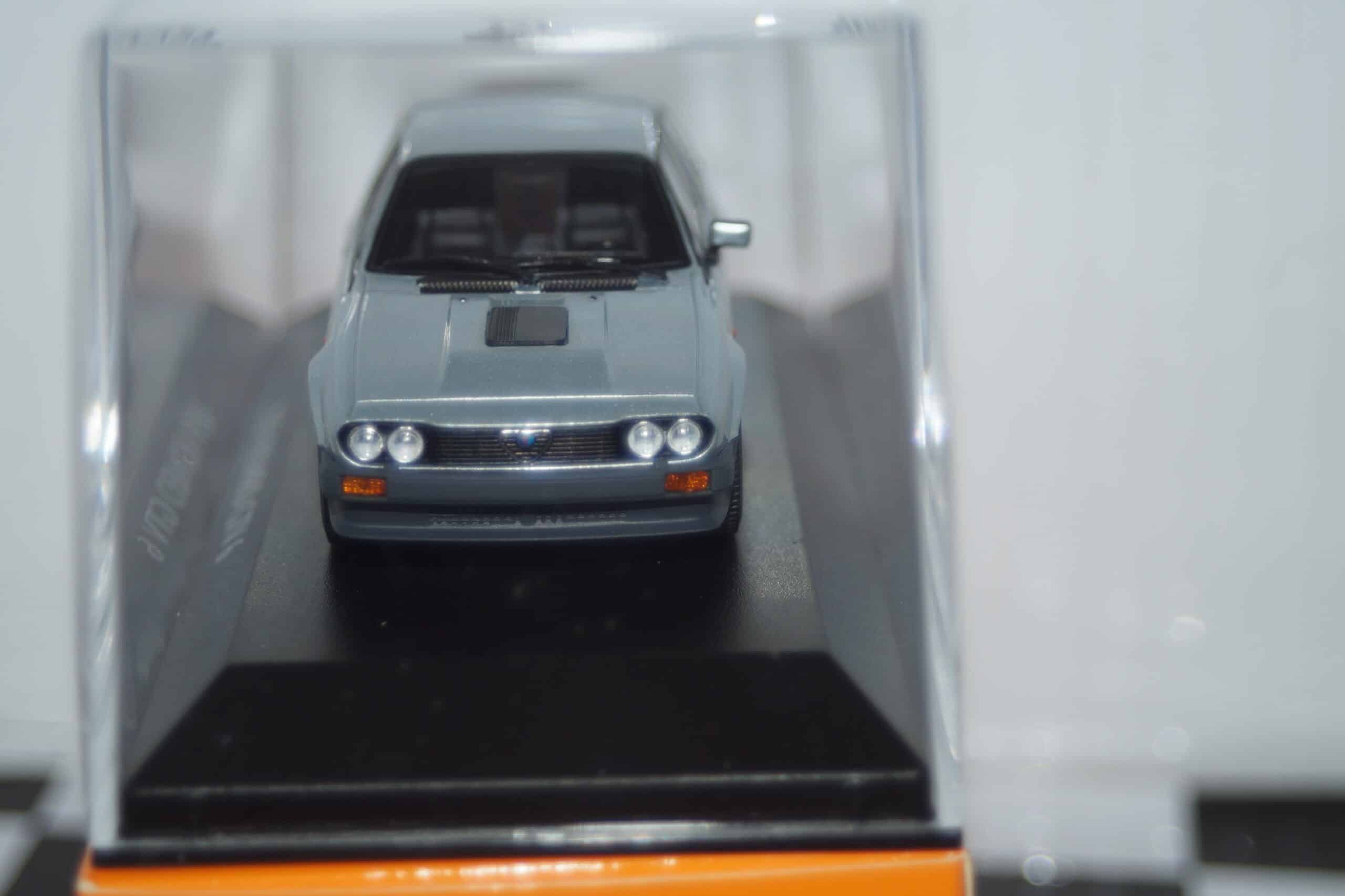Maxichamps alfa romeo gtv 6 1983 silver 1:43 940 120141
