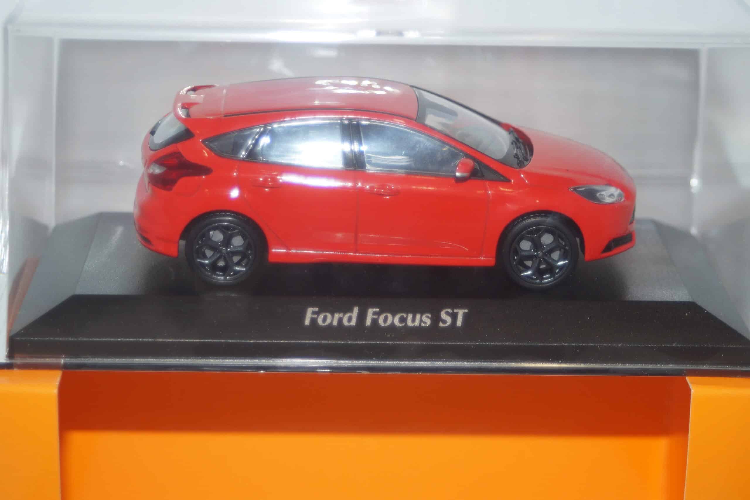 Maxichamps ford focus st 2011 orange 1:43 940 081901