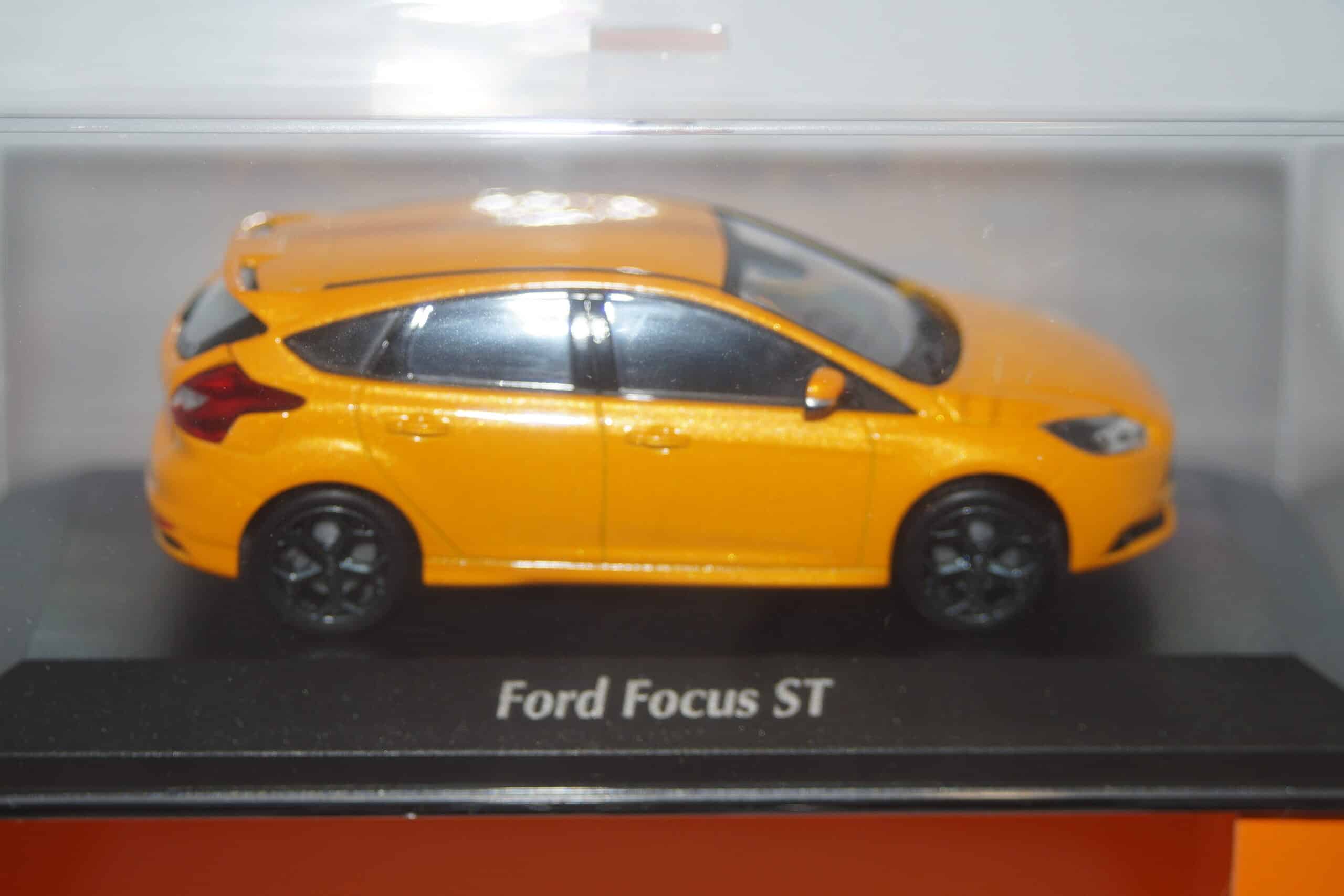 Maxichamps ford focus st 2011 orange 1:43 940 081901