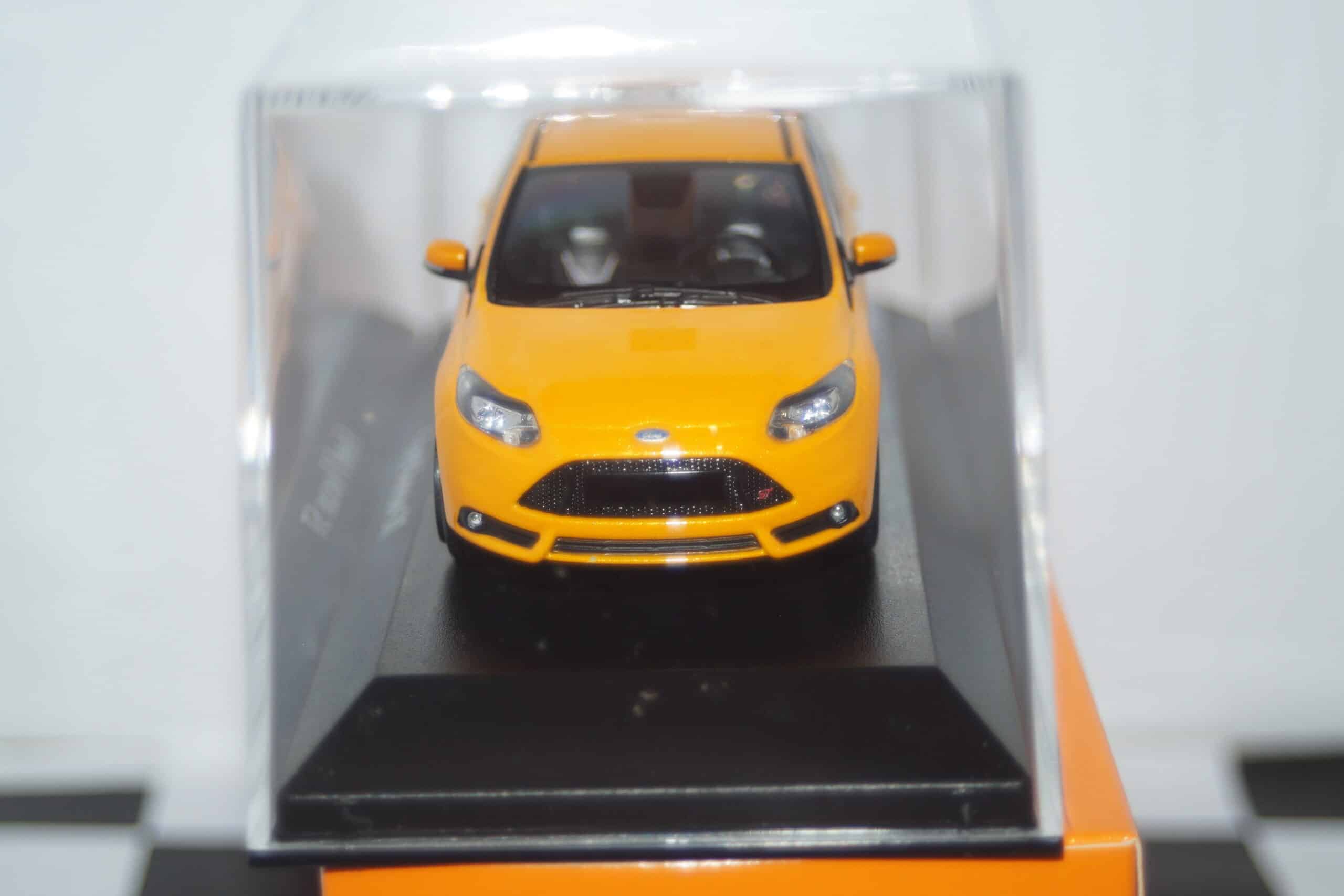 Maxichamps ford focus st 2011 orange 1:43 940 081901