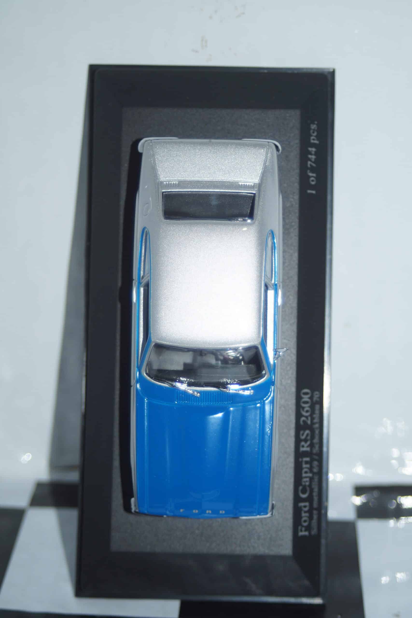 Minichamps ford capri rs 2600 silver/blue 1972 ref 400 085805 1:43
