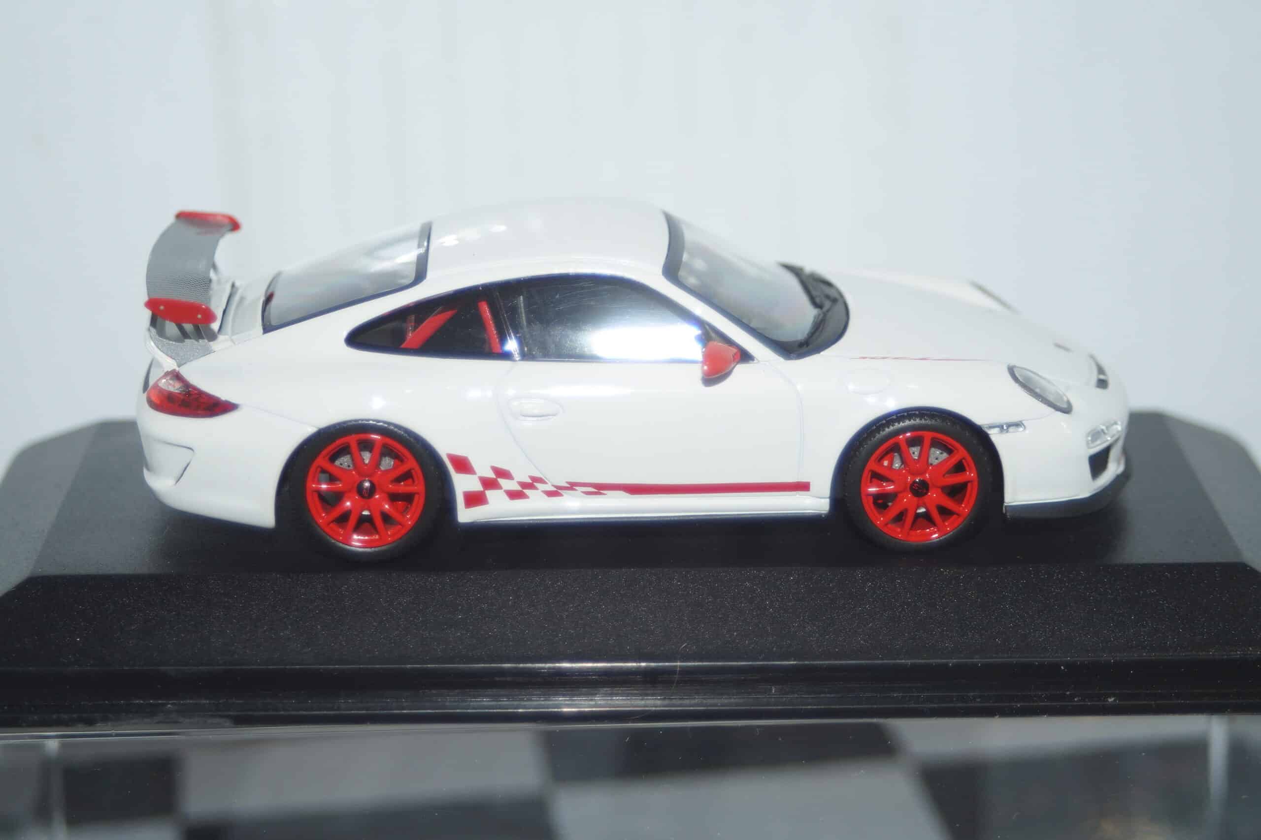 Minichamps porsche 911 gt3 rs (997 11) white 2010,400 069100 ,1:43
