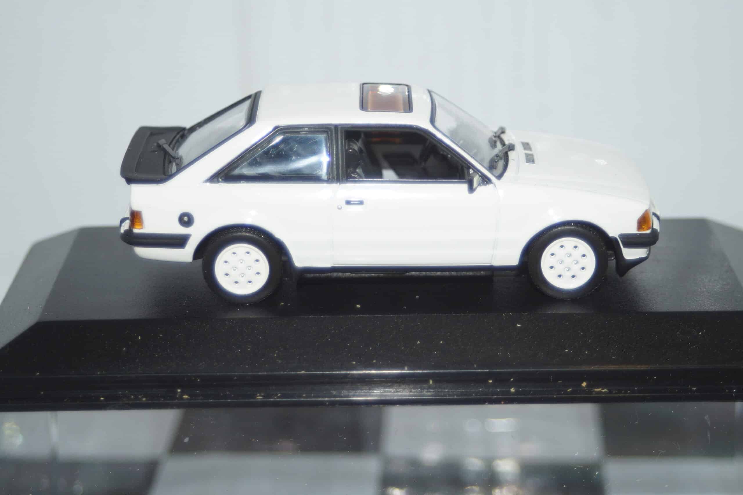 Minichamps ford fiesta 2008 white 3 door 400 088002 1:43 diecast