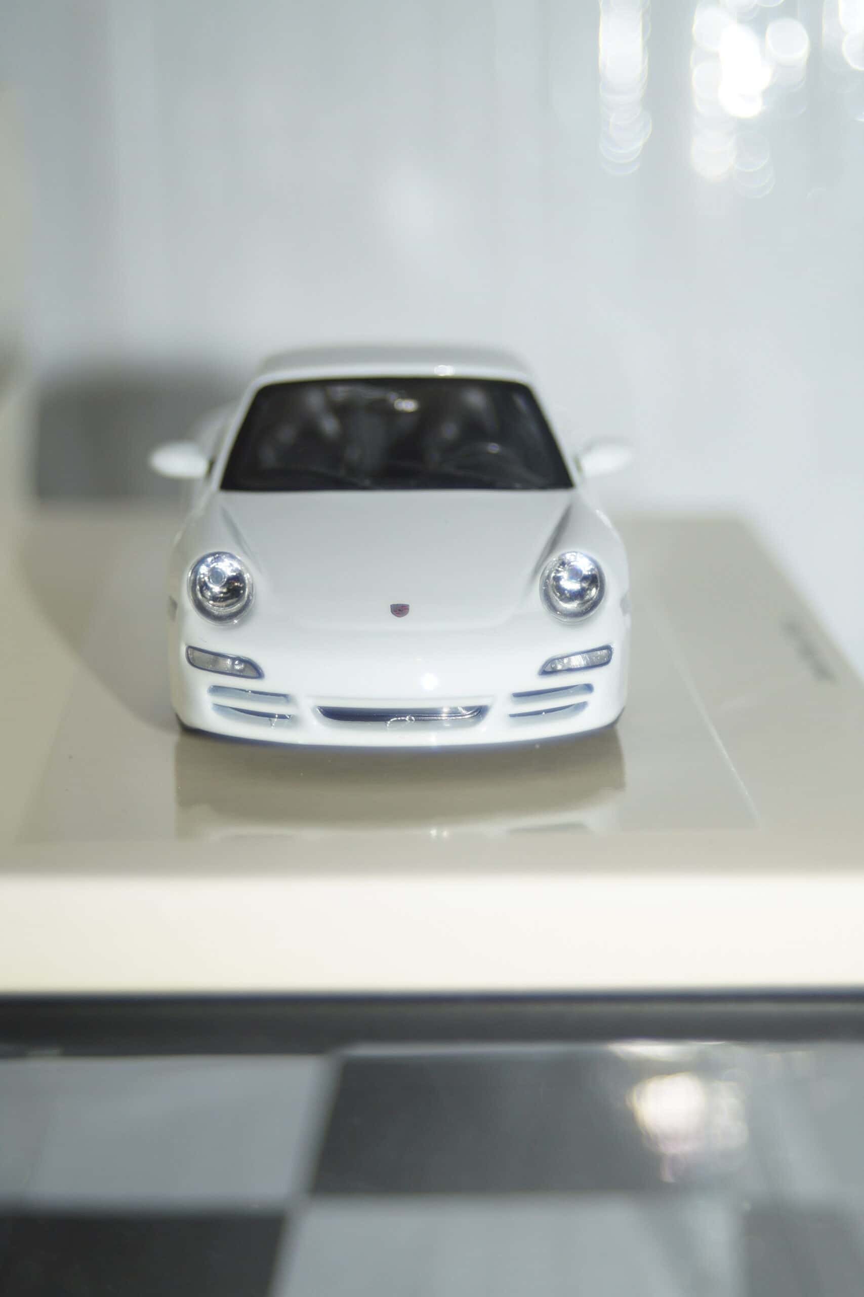 Minichamps porsche 911 carrera 2004 white 1:43 436 163021