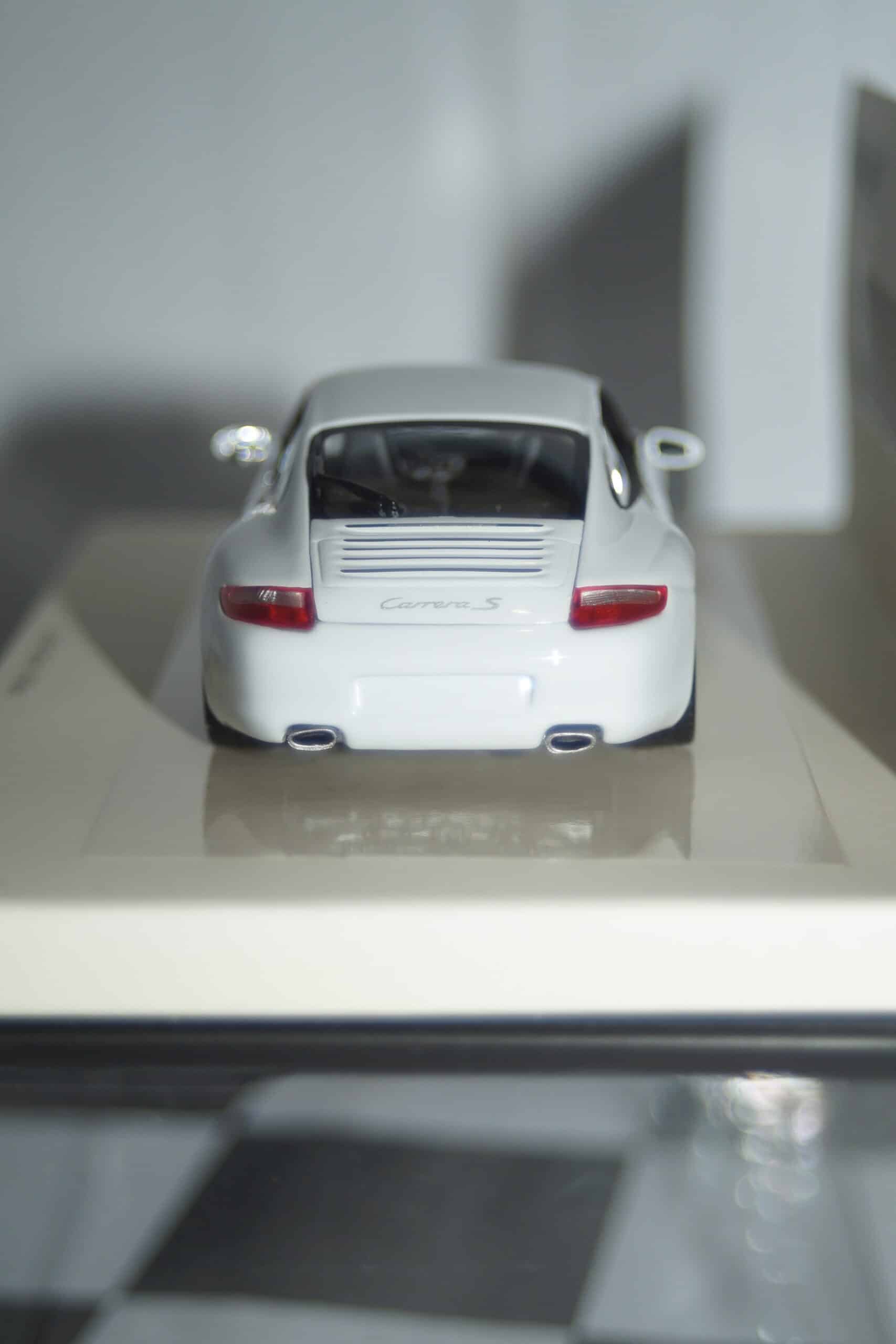 Minichamps porsche 911 carrera 2004 white 1:43 436 163021