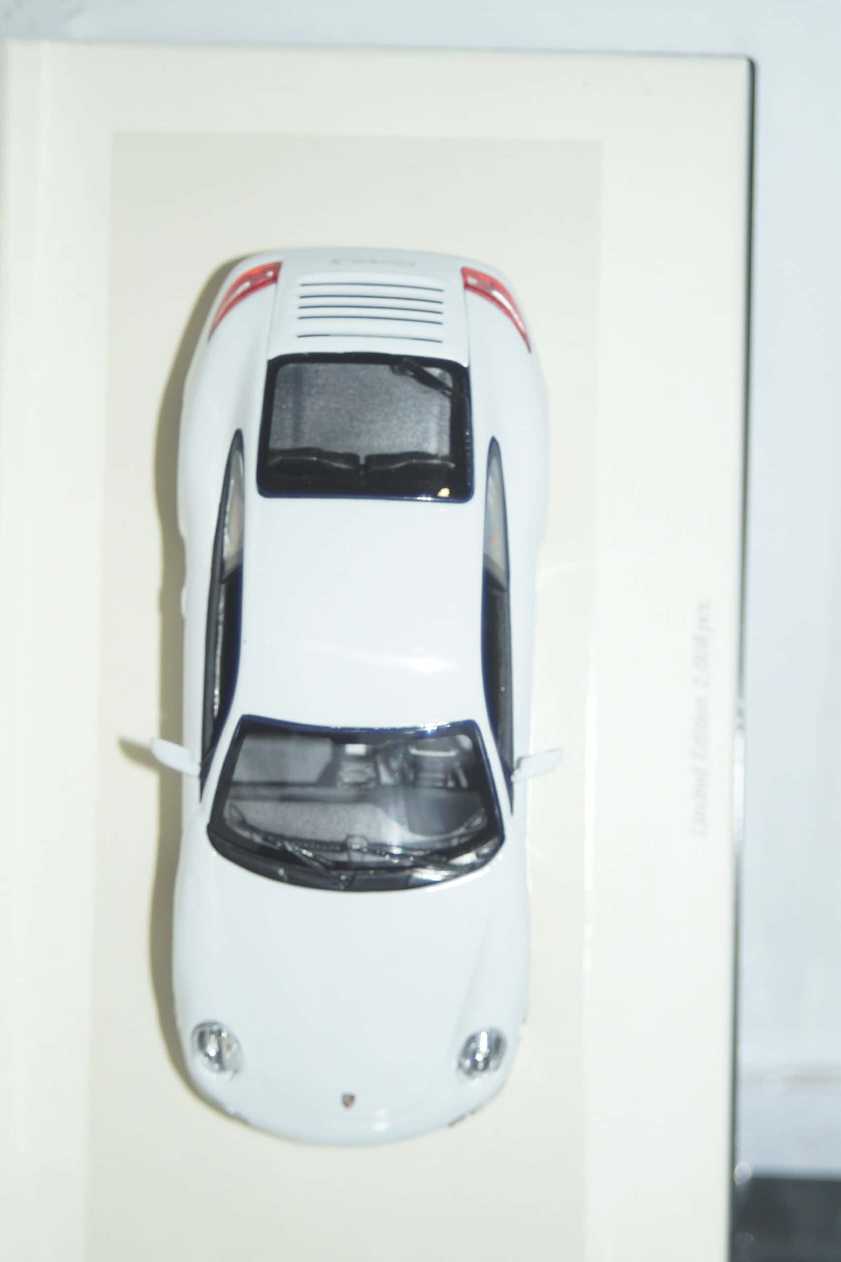 Minichamps porsche 911 carrera 2004 white 1:43 436 163021