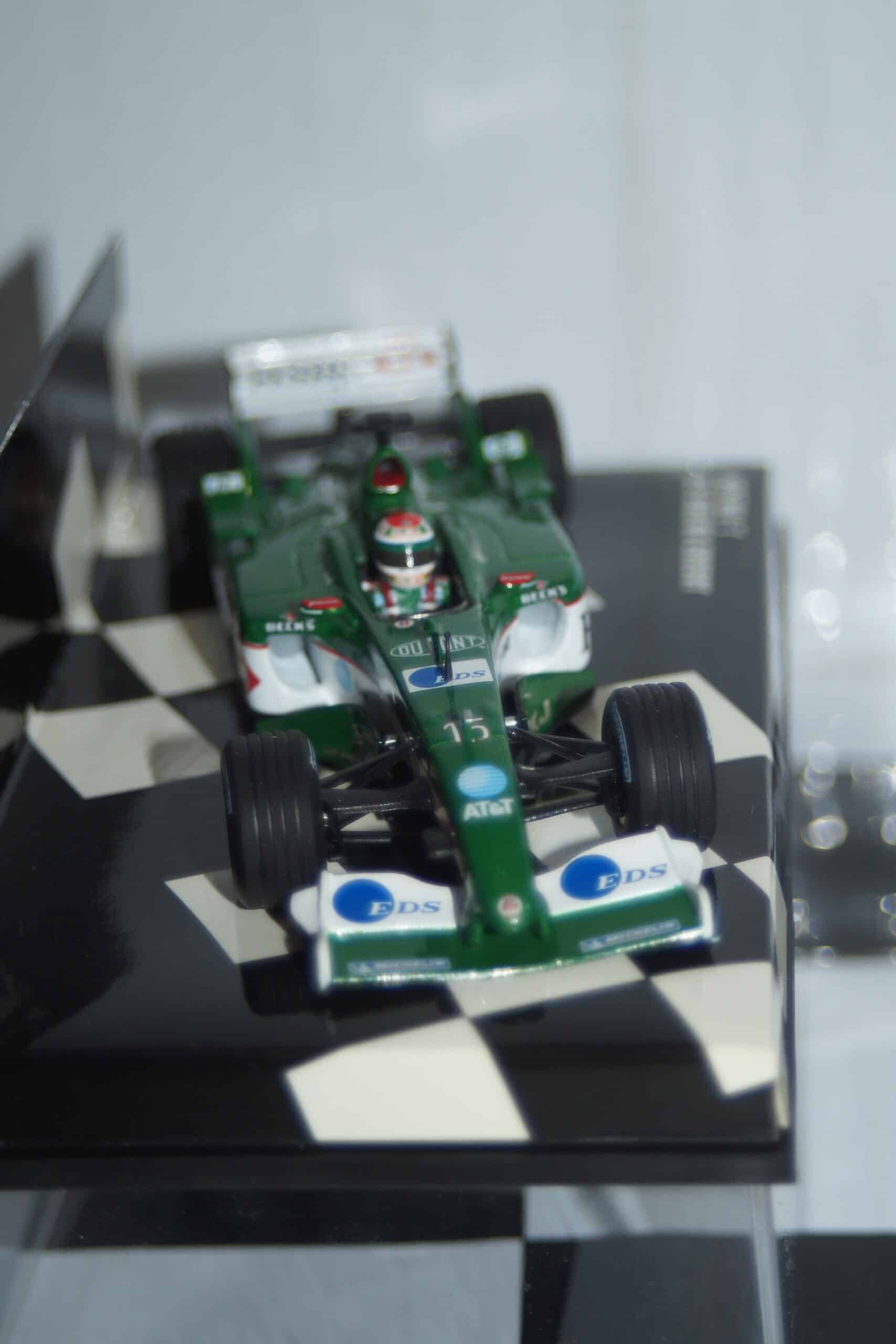 Minichamps jaguar racing r4 m.webber 400 030014 1:43