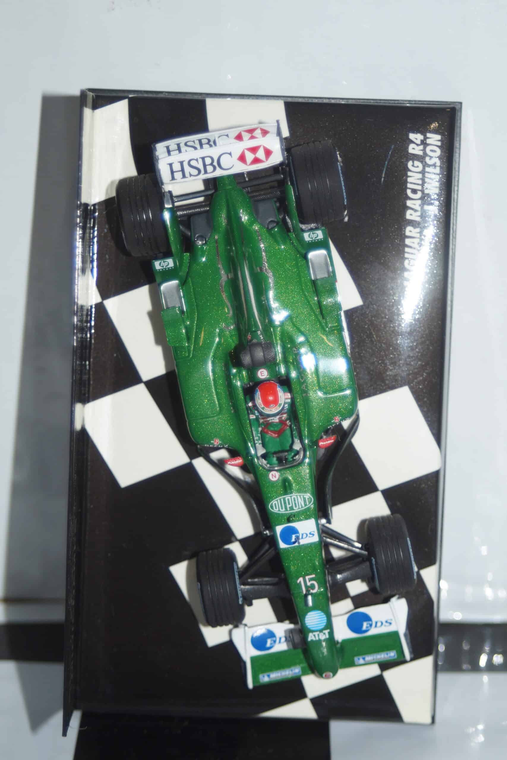 Minichamps jaguar racing r4 m.webber 400 030014 1:43