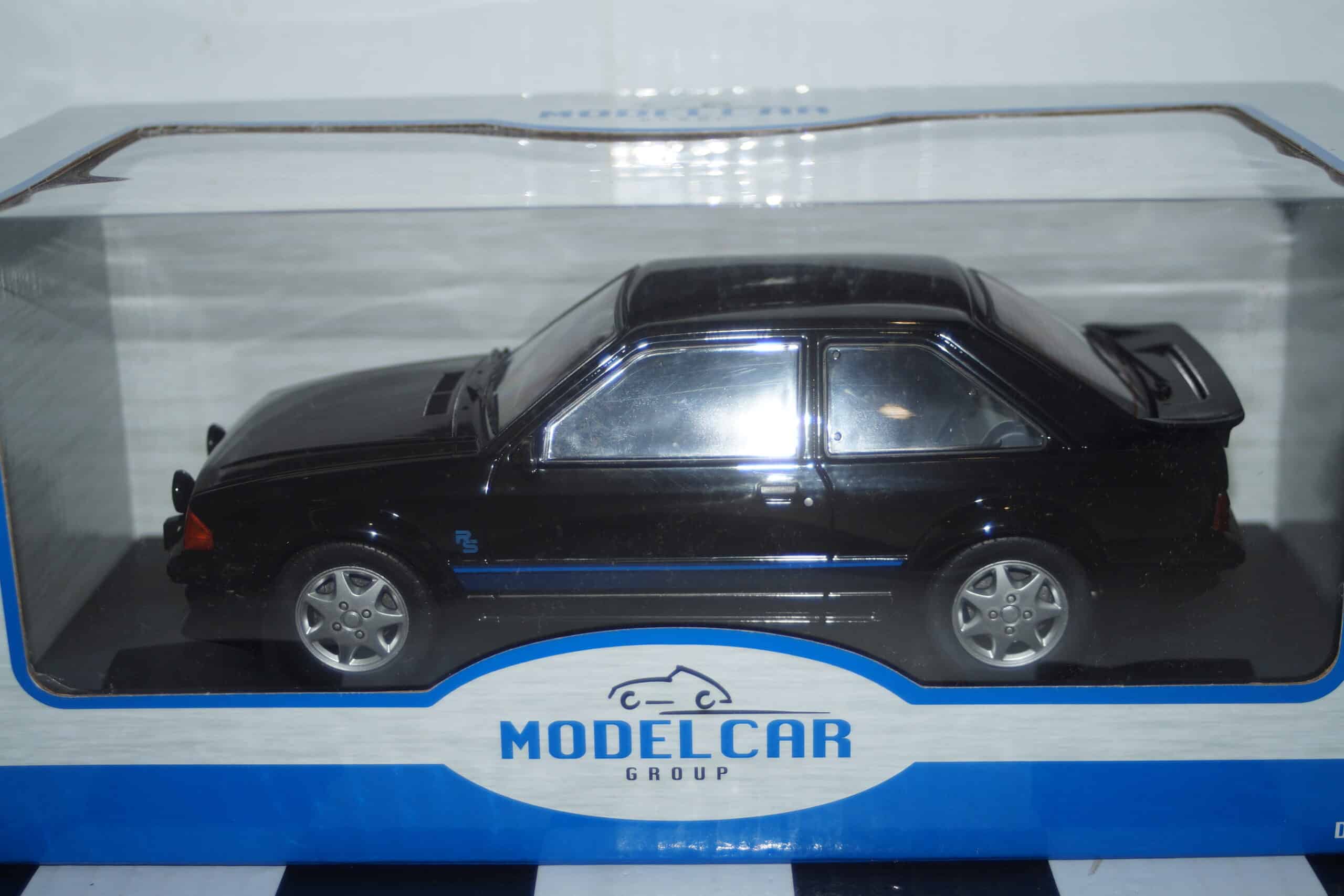 Model car group ford escort rs turbo 1985 white 1/18th mcg18419