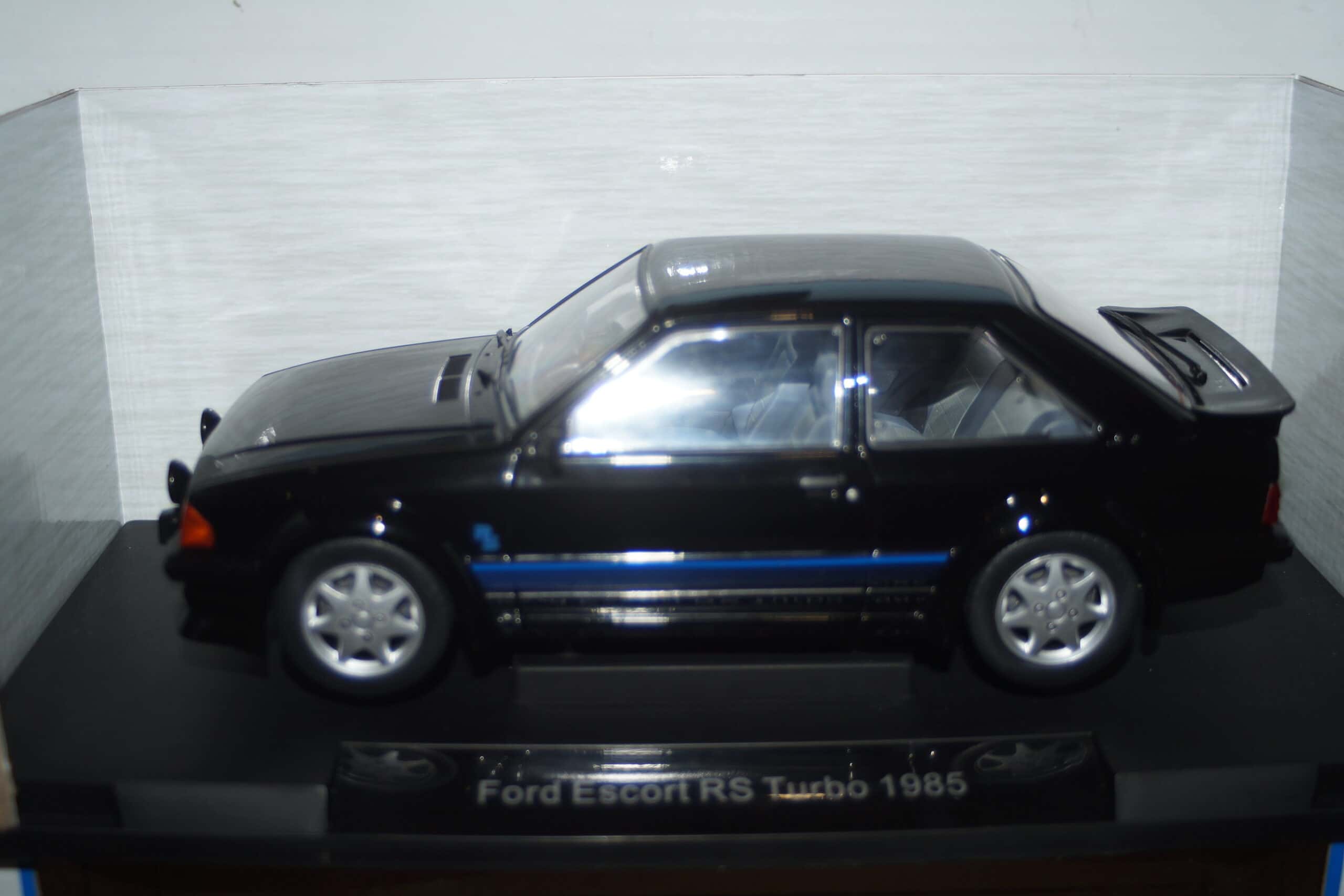 Model car group ford escort rs turbo 1985 white 1/18th mcg18419