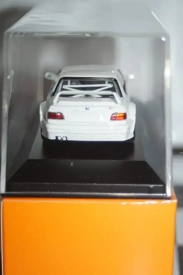 Maxichamps bmw m3 gtr (e36) 1993 in white 1:43 940 023381
