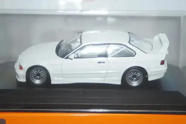 Maxichamps bmw m3 gtr (e36) 1993 in white 1:43 940 023381