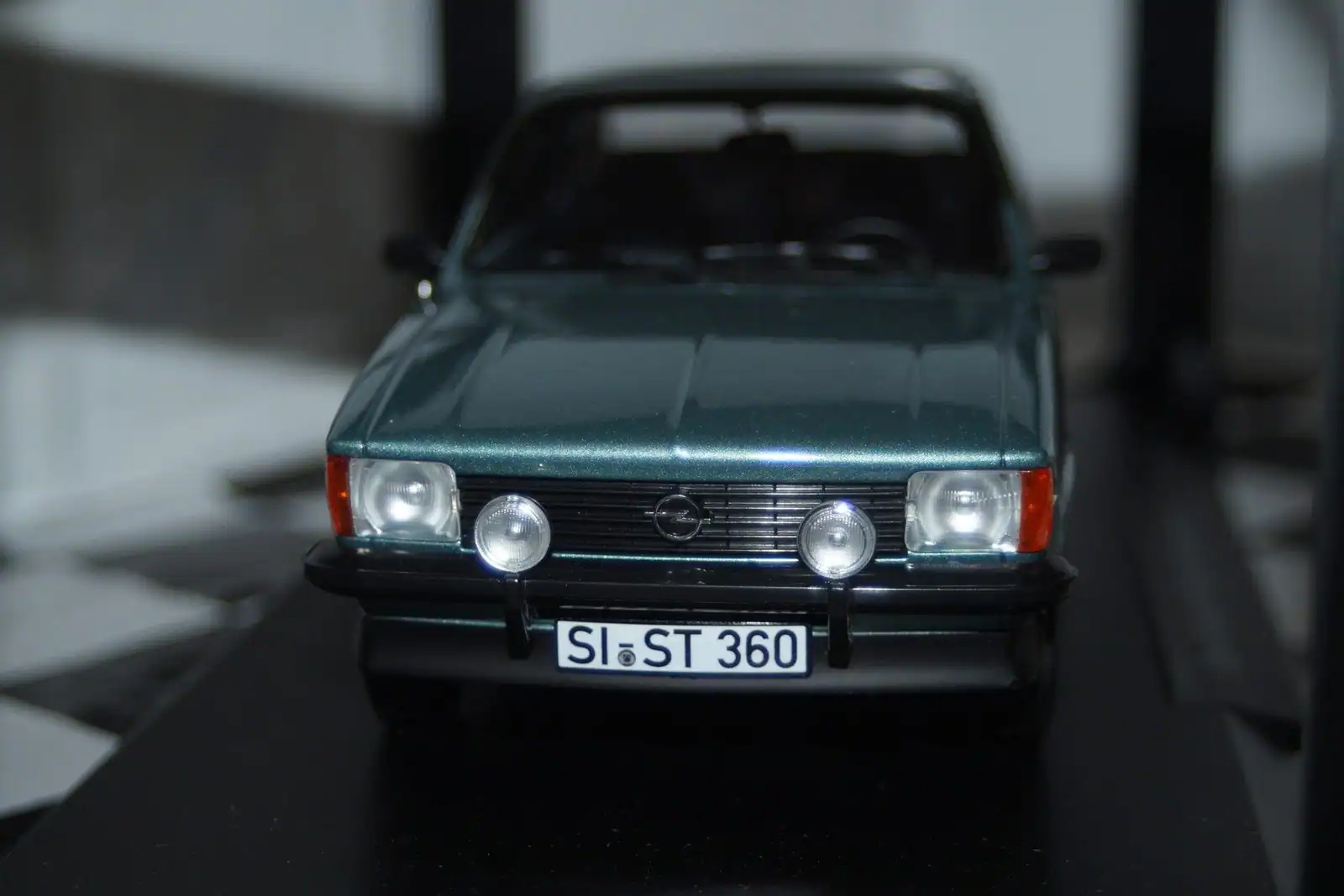 Norev opel kadett 1978 rallye winterfest 1:18 scale 183654 ltd