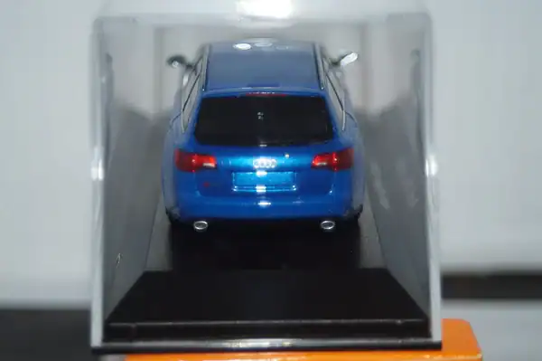 Maxichamps audi rs6 avant blue matallic 2007 minichamps 1:43 940 017211