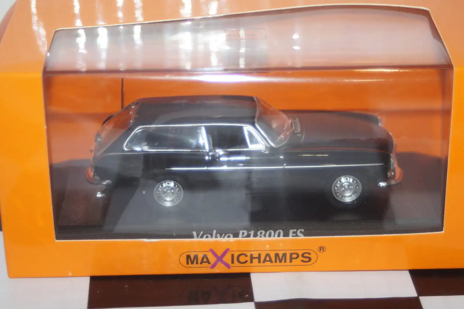 Maxichamps volvo p1800 es 1971 black 1:43 940 171610