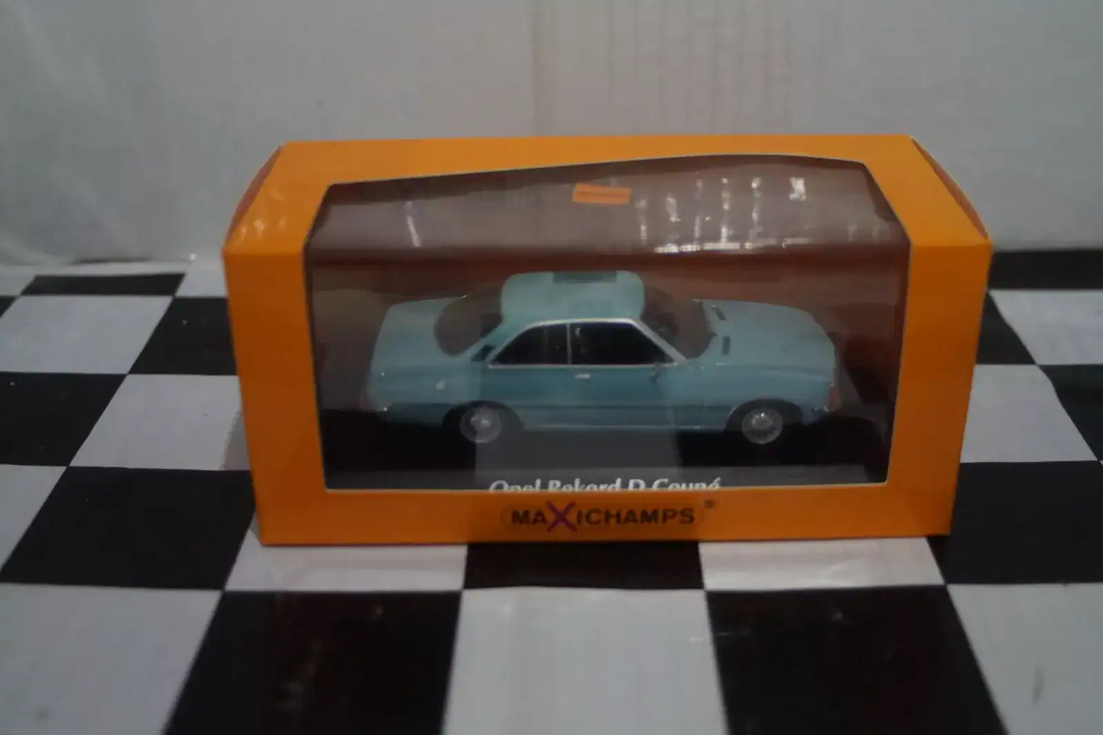 Maxichamps opel rekord d coupe 1975 blue 1:43 940 044021